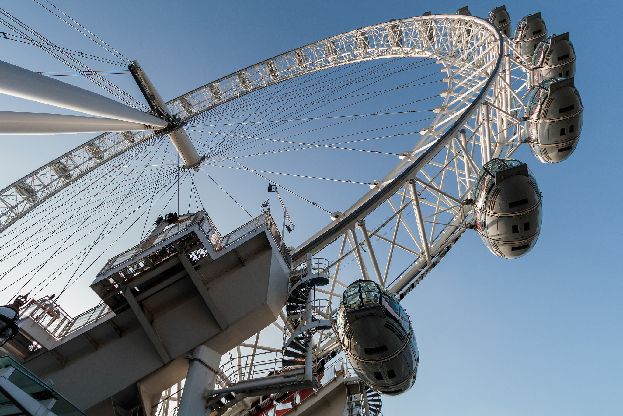 Canon EF-S 10-22mm F3.5-4.5 USM sample photo. View of the london eye photography