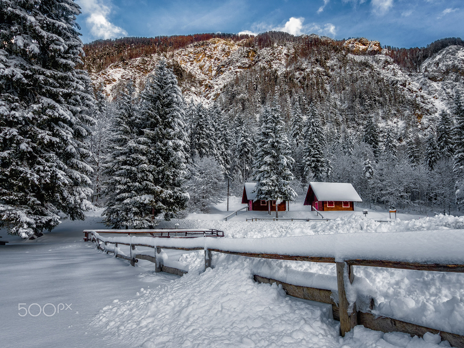 Olympus PEN E-PL7 sample photo. Tiny wooden houses photography