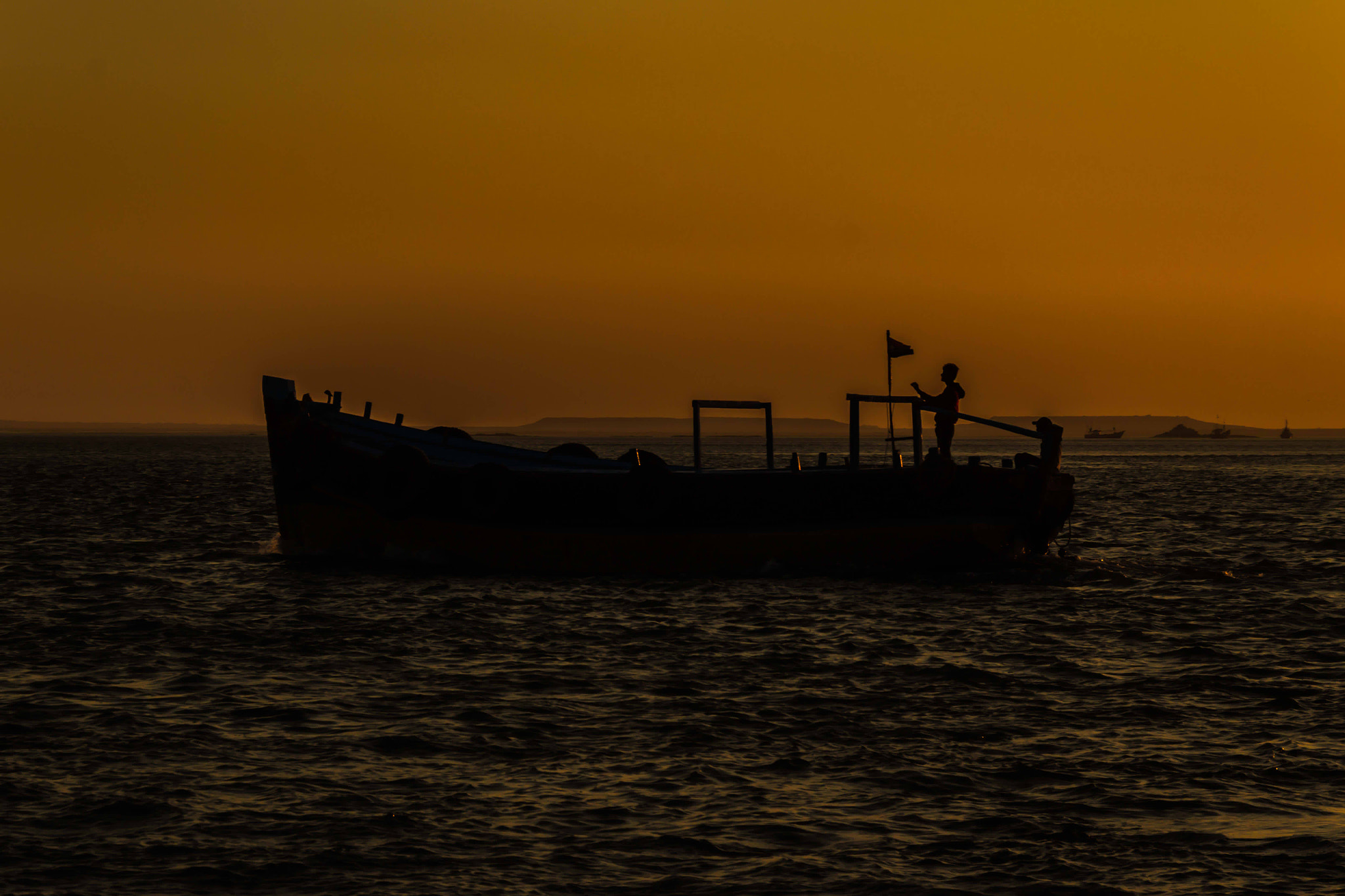 Canon EOS 1200D (EOS Rebel T5 / EOS Kiss X70 / EOS Hi) sample photo. Sunset silhouettes @ bet dwarka, dwarkadhish photography