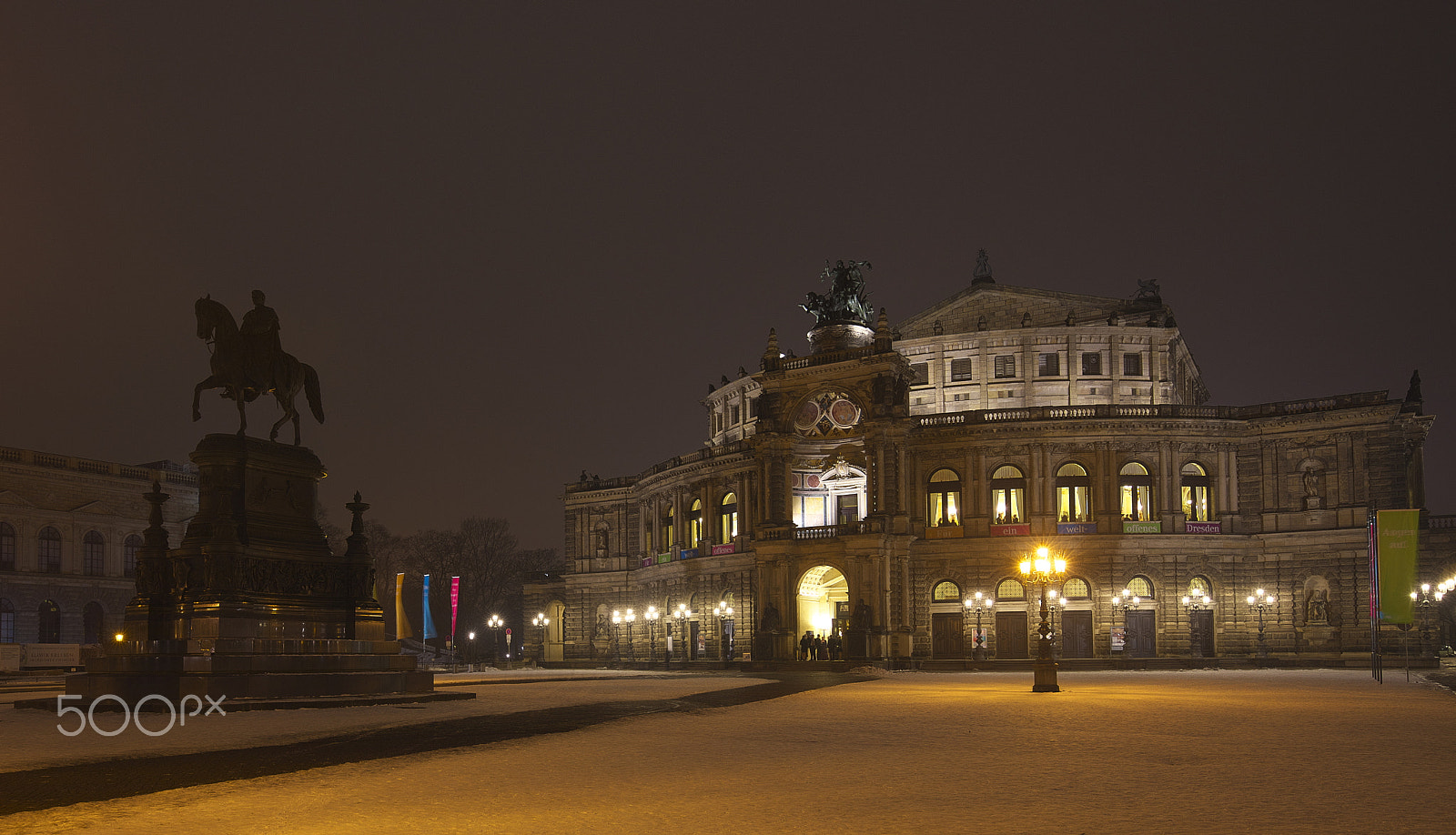 Canon EF 16-35mm F4L IS USM sample photo. Die semperoper photography