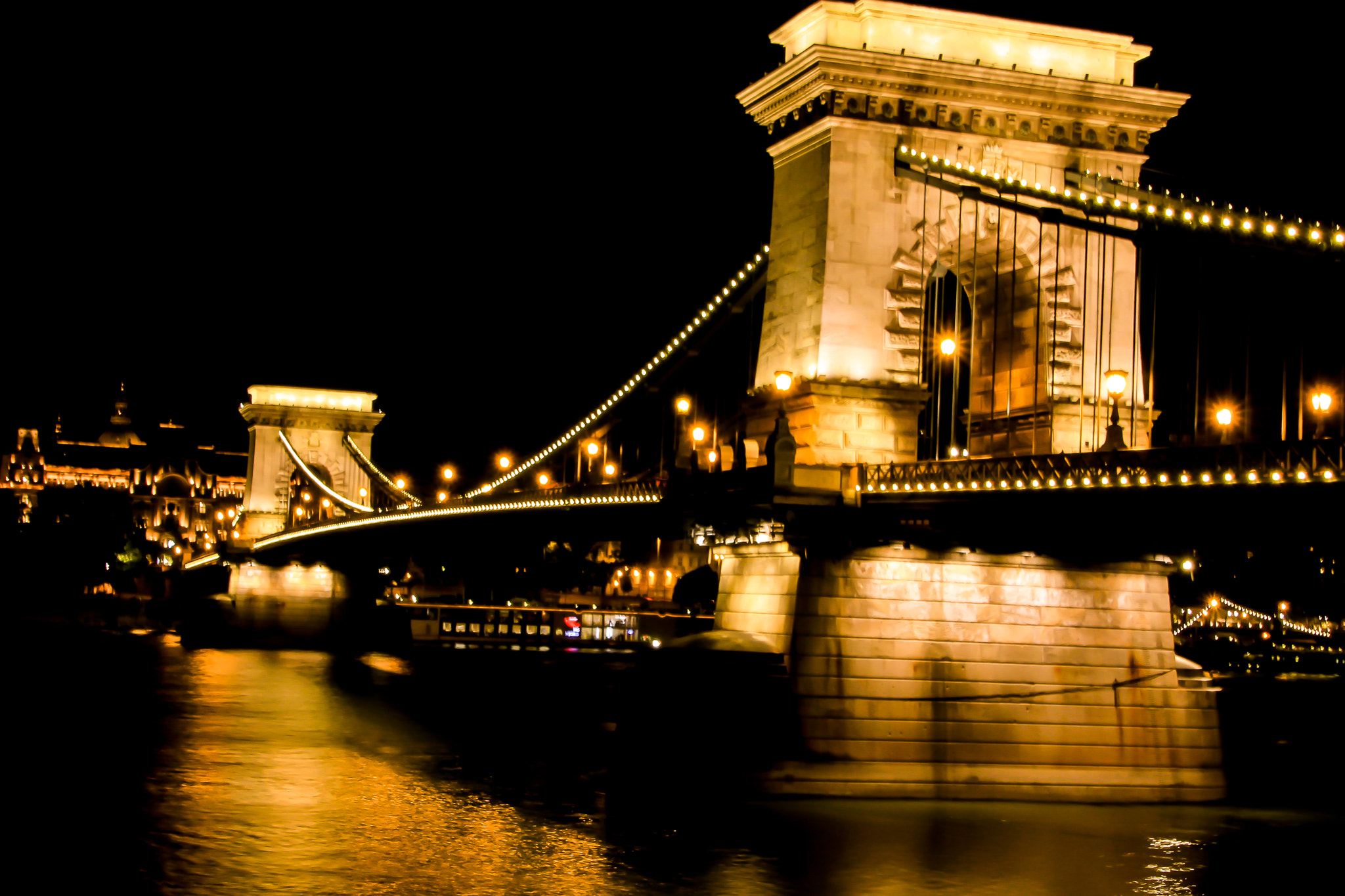 Canon EOS 550D (EOS Rebel T2i / EOS Kiss X4) sample photo. Budapest at night photography