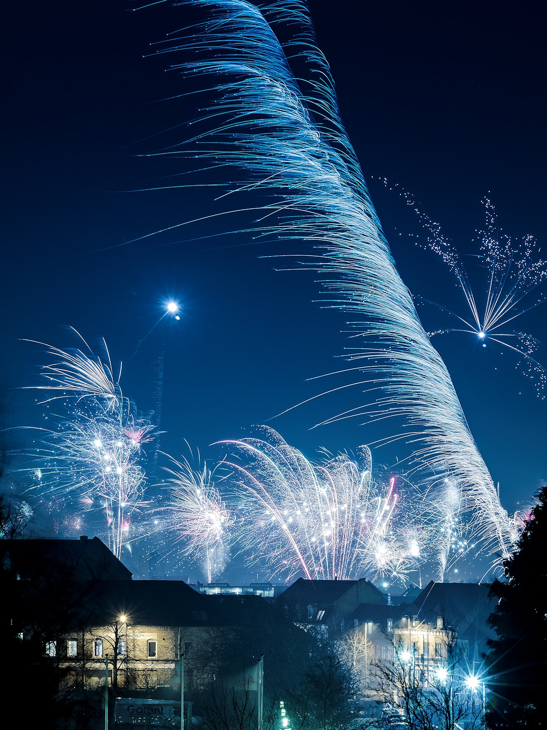 Canon EOS 80D + Canon EF 70-200mm F4L IS USM sample photo. New years eve lll photography