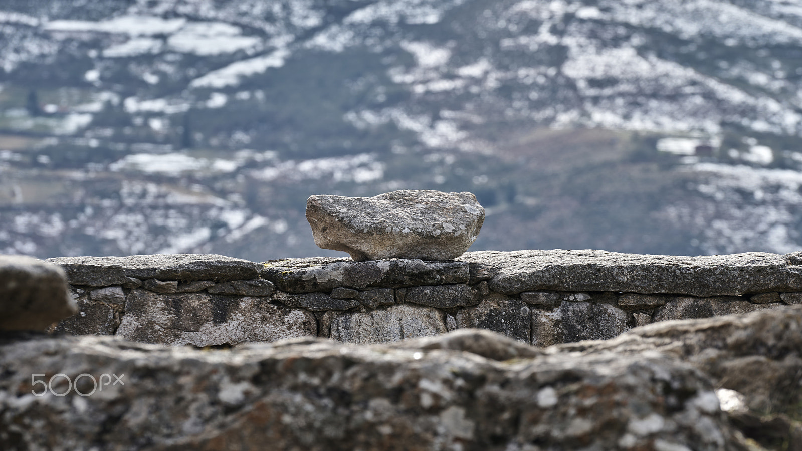 Sony a7 + Sony FE 70-200mm F4 G OSS sample photo. Rock and a hard place photography