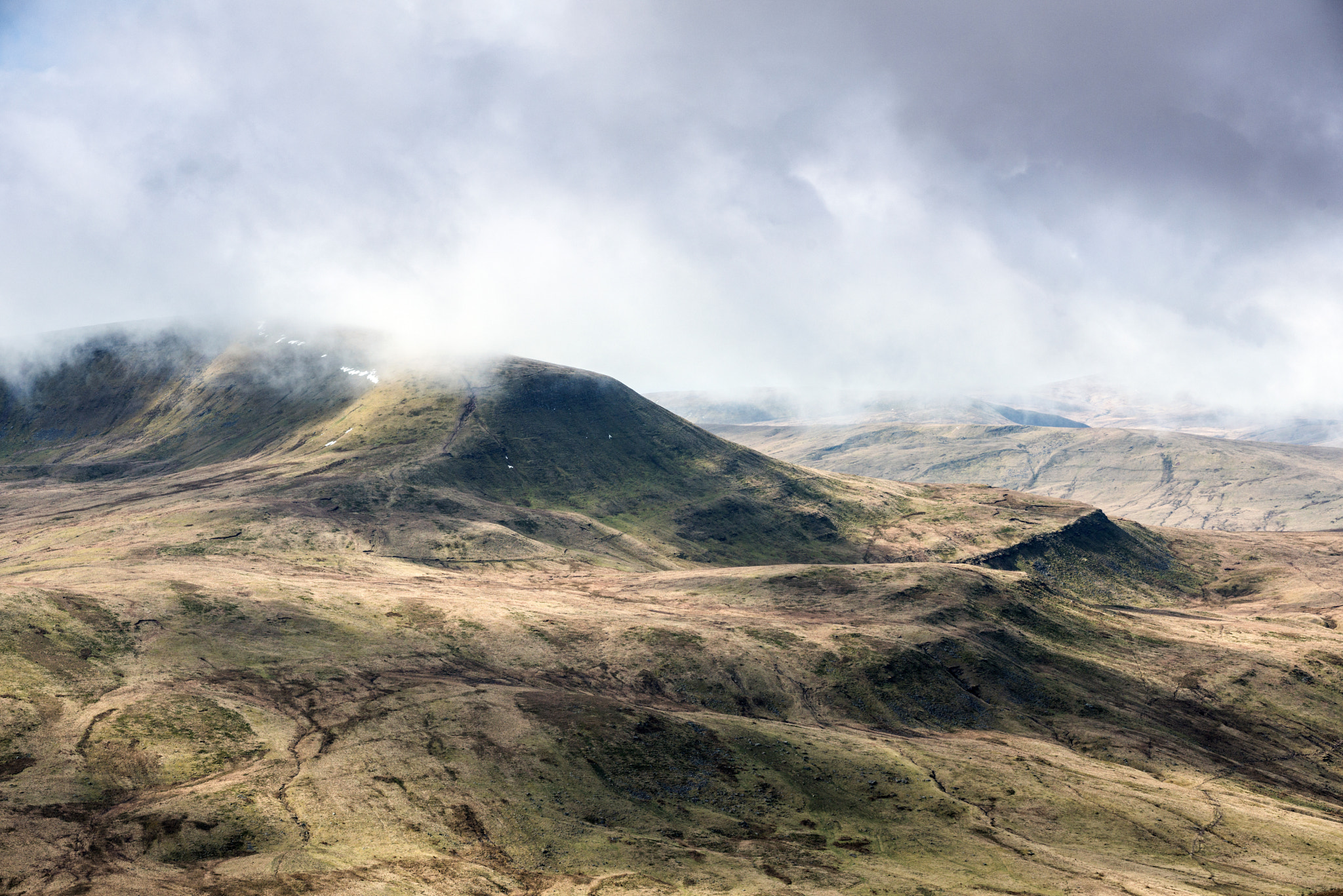AF Zoom-Nikkor 80-200mm f/2.8 ED sample photo. The black mountain range photography