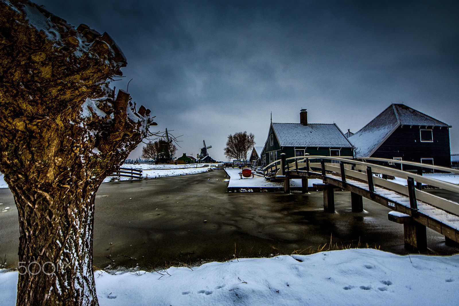 Sigma 8-16mm F4.5-5.6 DC HSM sample photo. Cold photography
