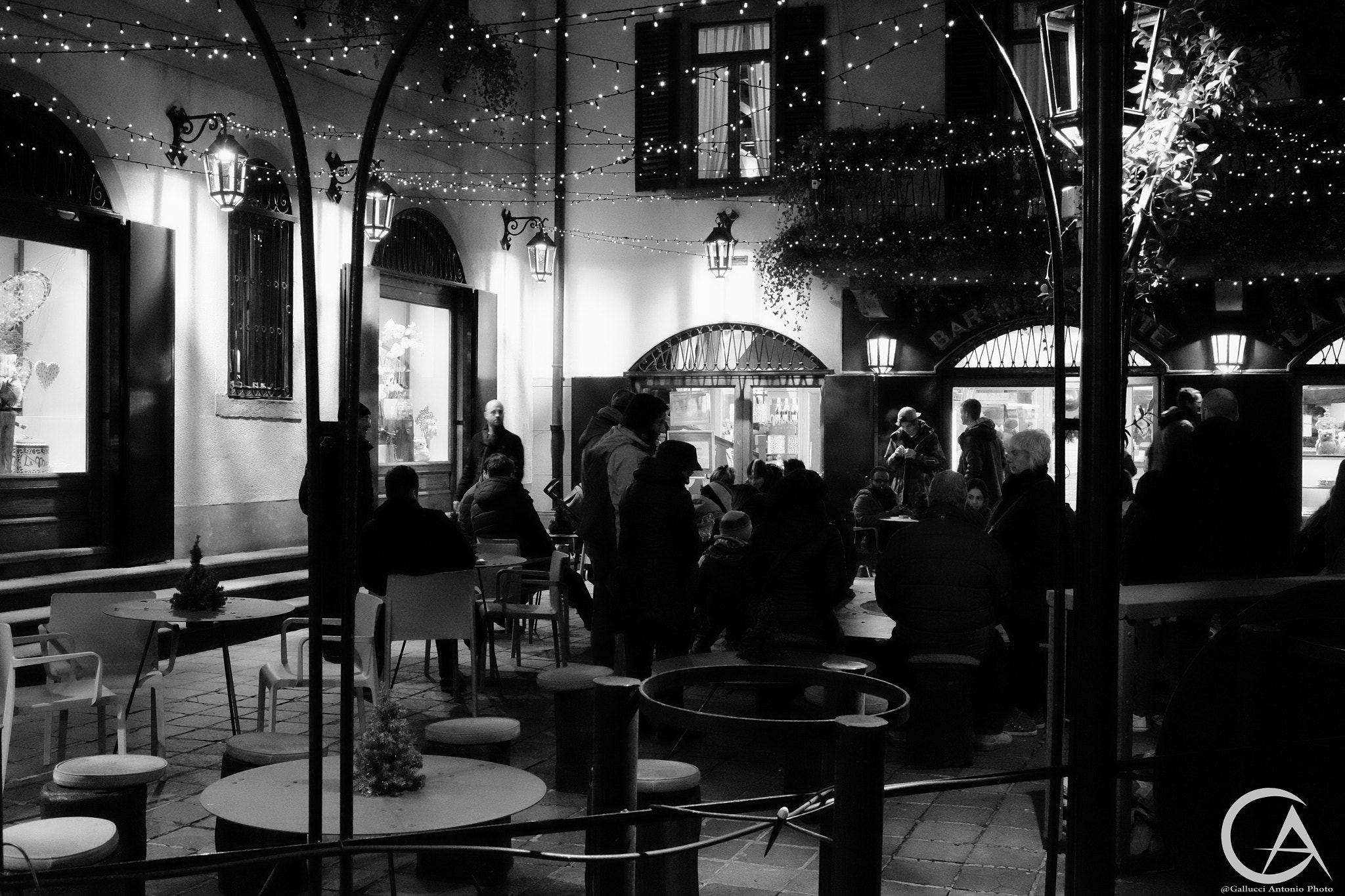 Fujifilm X-T10 + Fujifilm XF 27mm F2.8 sample photo. Bar photography