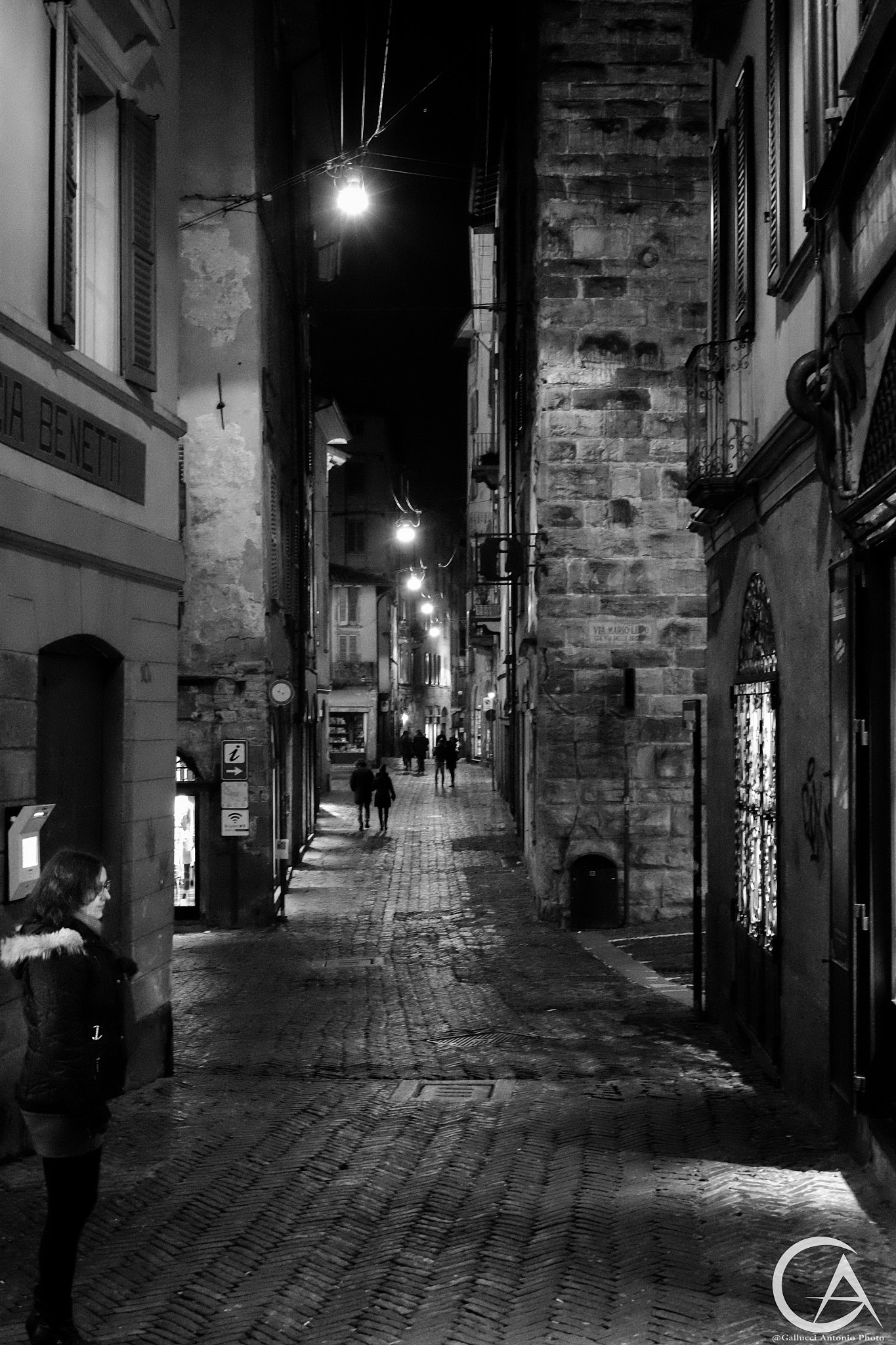 Fujifilm X-T10 + Fujifilm XF 27mm F2.8 sample photo. Città alta by night photography
