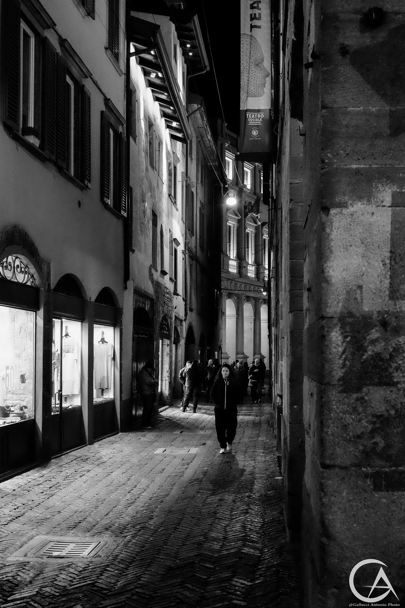Fujifilm X-T10 + Fujifilm XF 27mm F2.8 sample photo. La città photography