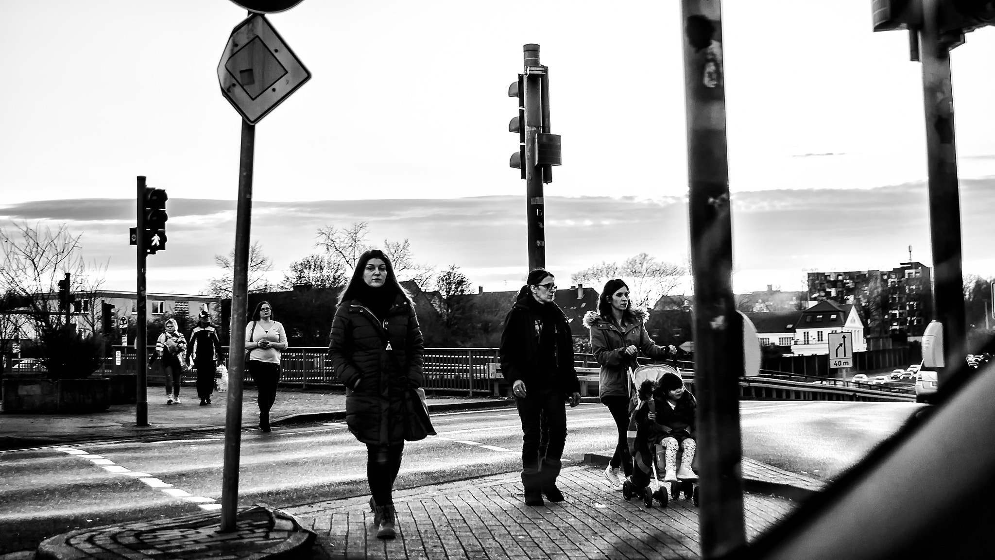 AF Zoom-Nikkor 28-105mm f/3.5-4.5D IF sample photo. Crossing a40 photography