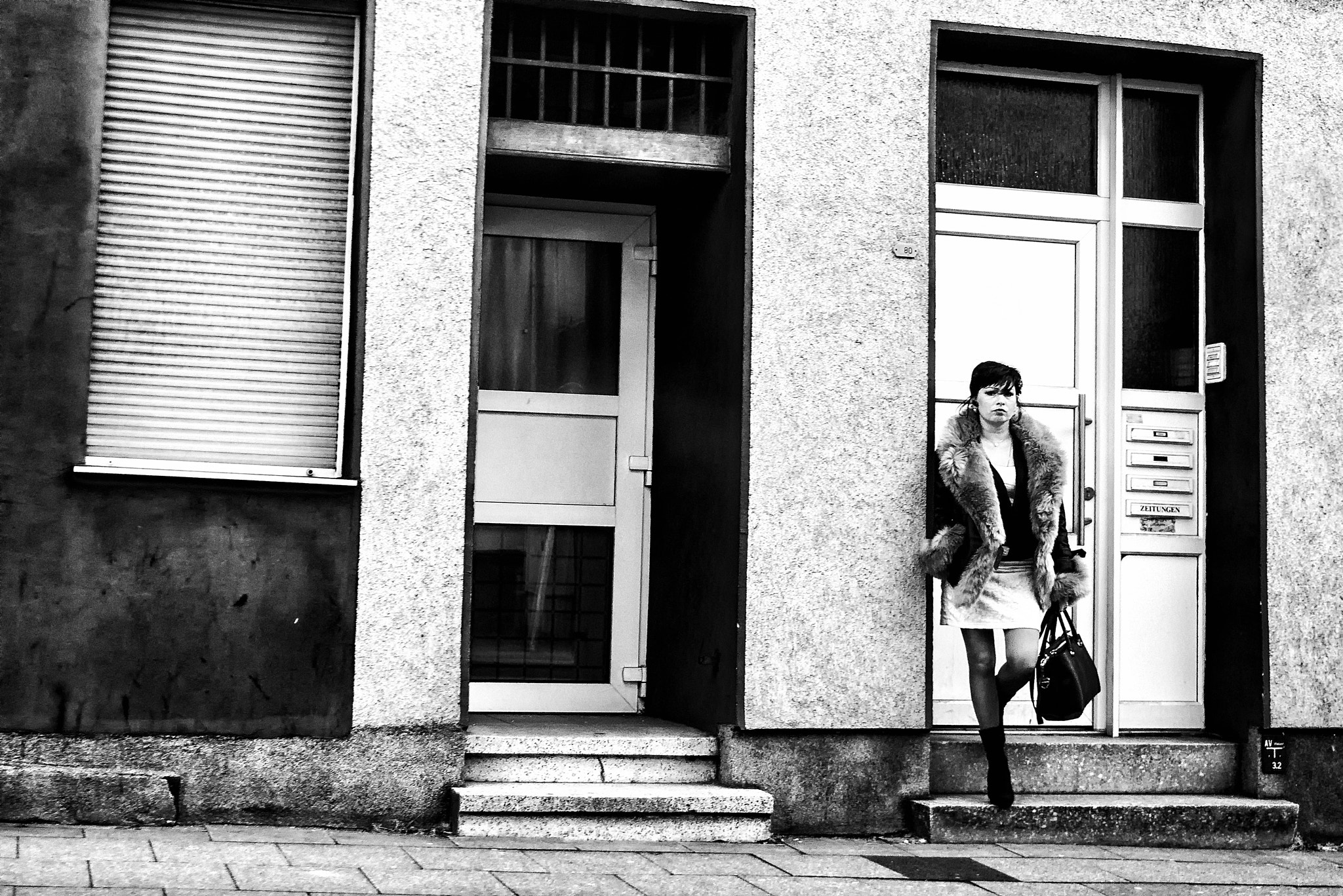 AF Zoom-Nikkor 28-105mm f/3.5-4.5D IF sample photo. Waiting for the driver photography