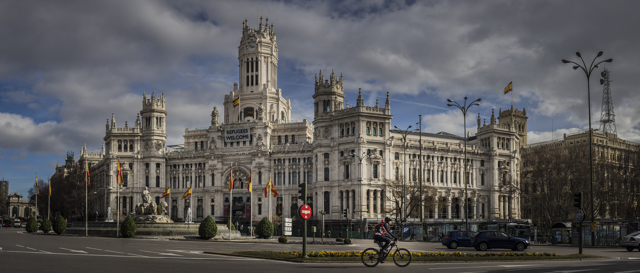 Olympus OM-D E-M10 sample photo. Palacio de correos. photography