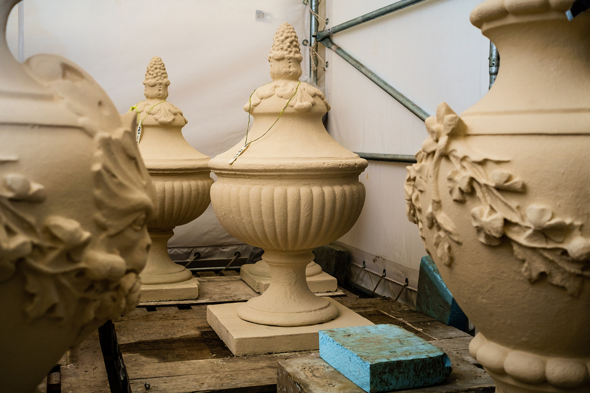 Fujifilm X-Pro1 + Fujifilm XF 27mm F2.8 sample photo. Restored urns photography