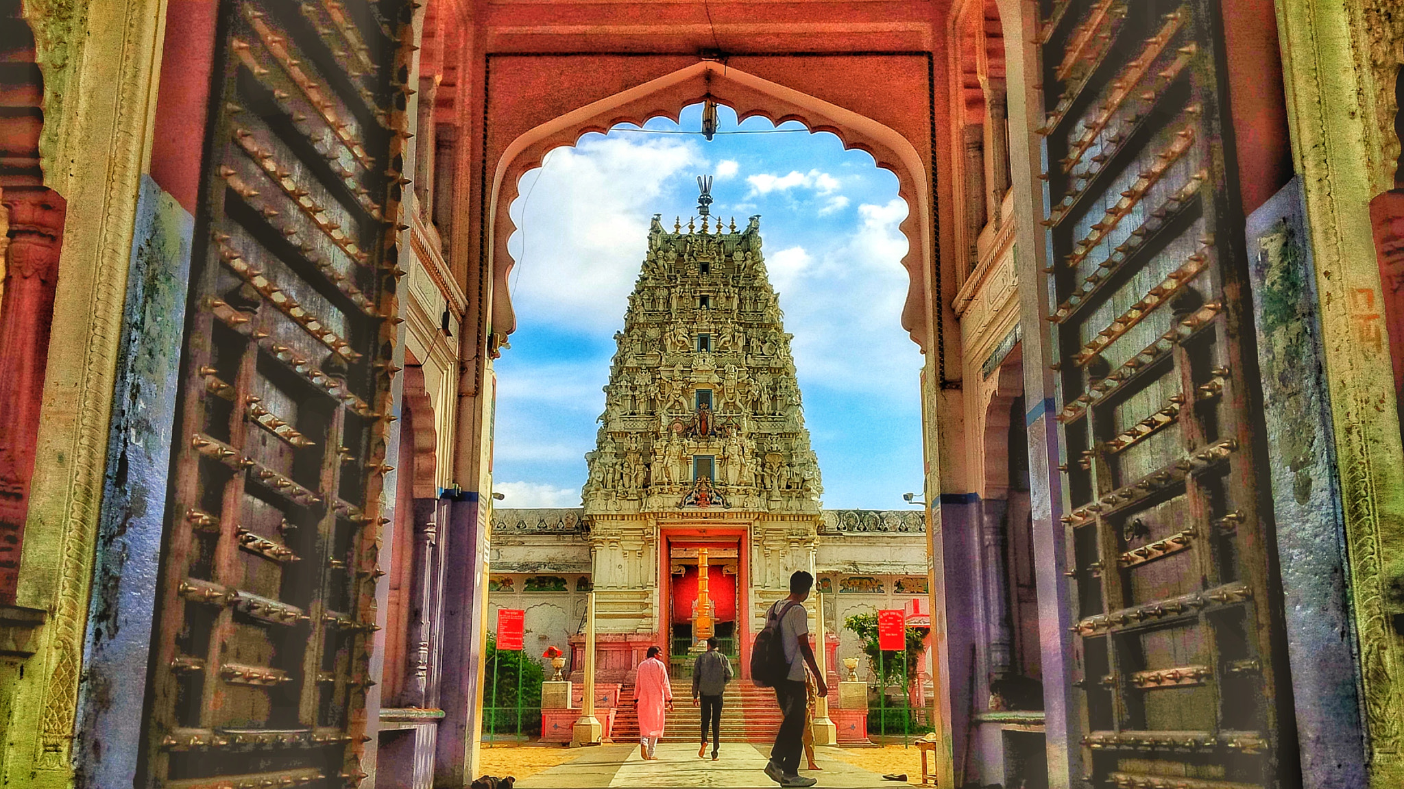BlackBerry Z10 sample photo. The beautiful colors from the old rangji temple photography