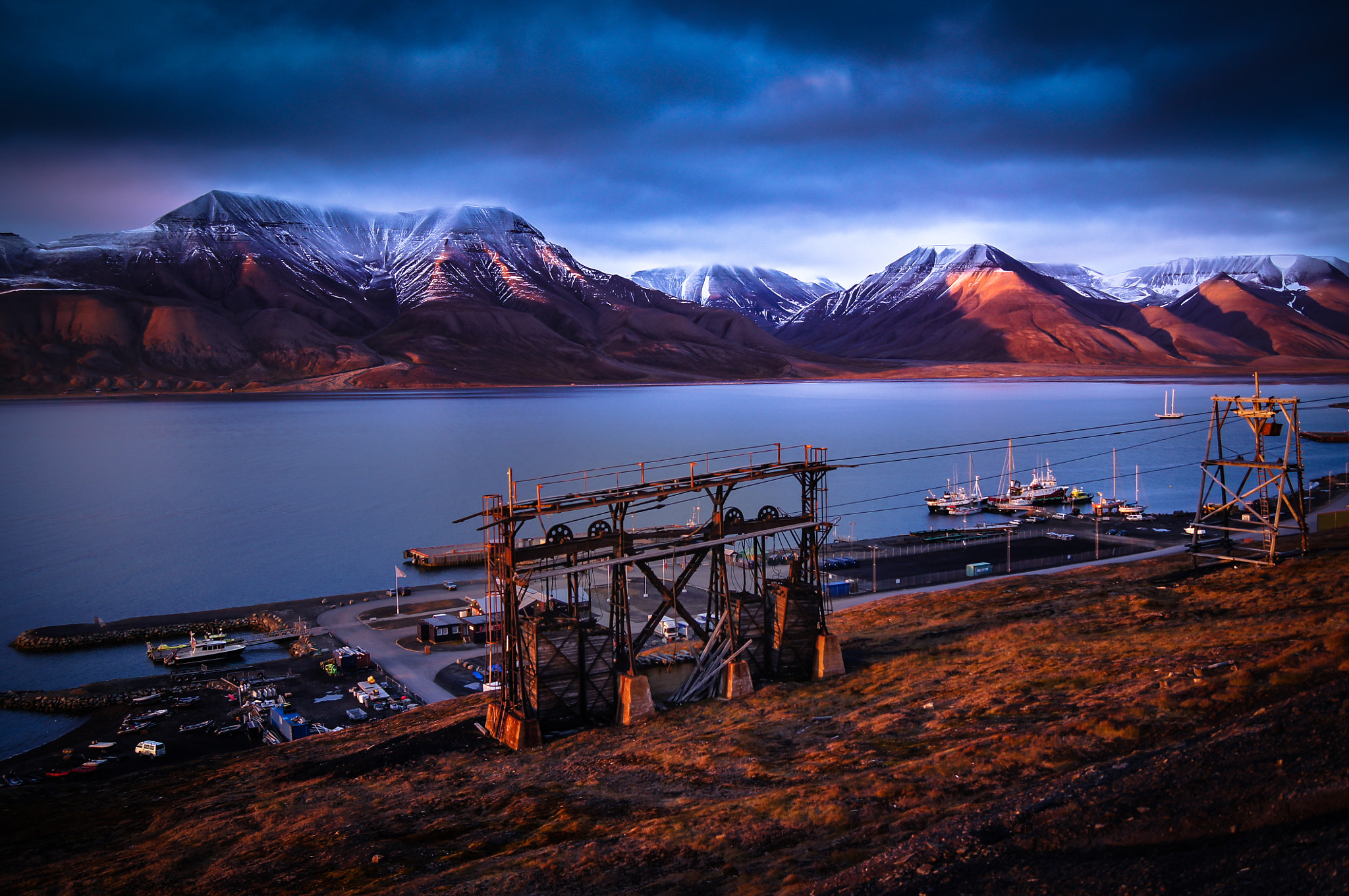Sony SLT-A55 (SLT-A55V) sample photo. Longyearbyen port photography