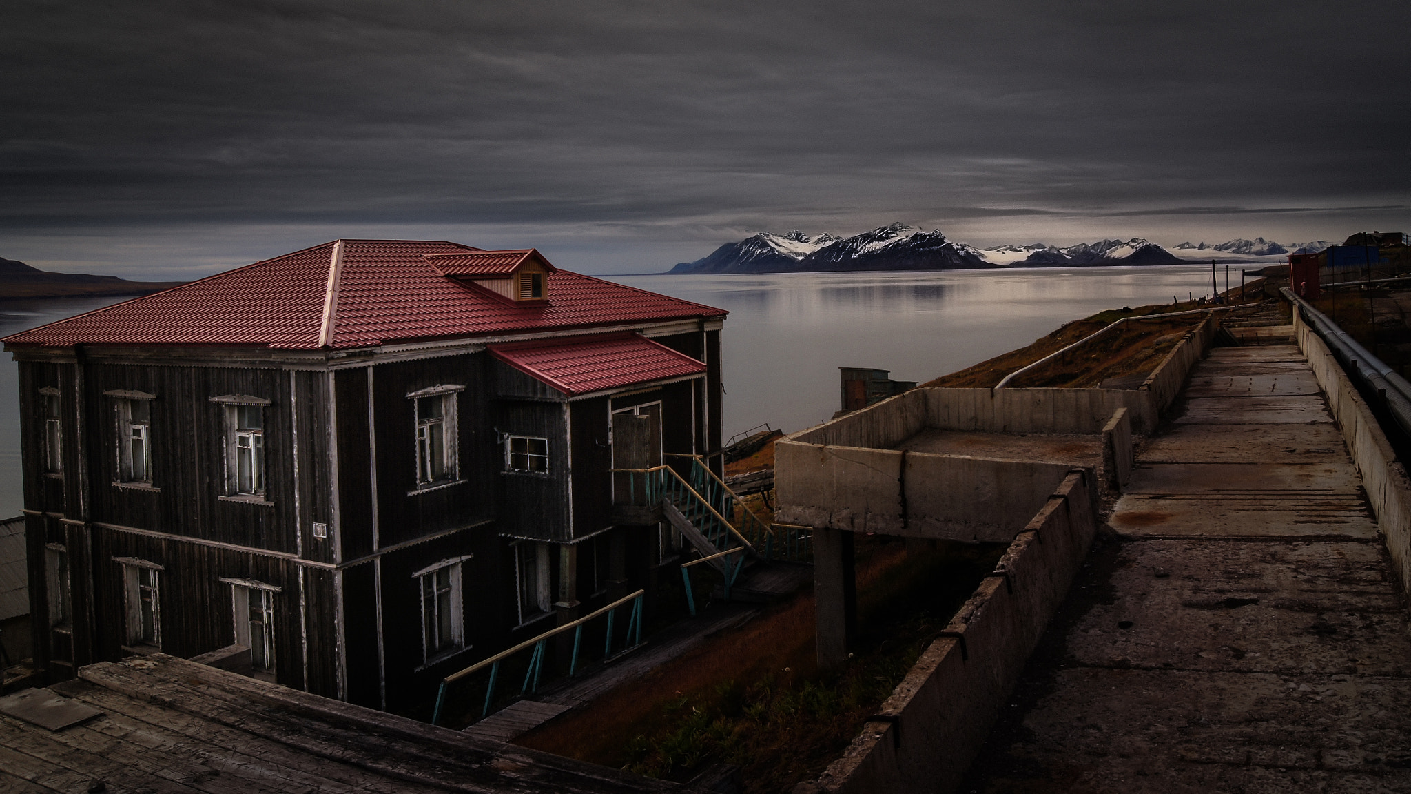 Sony SLT-A55 (SLT-A55V) sample photo. Barentsburg photography