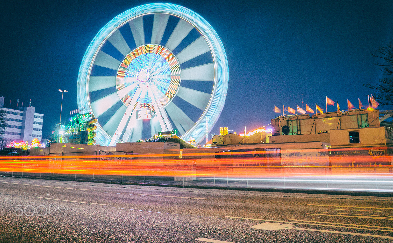 Sony DT 18-200mm F3.5-6.3 sample photo. Ferris wheel dom hamburg photography