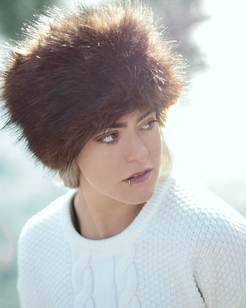 Canon EOS 5DS + Canon EF 50mm F1.4 USM sample photo. French look with russion hat photography