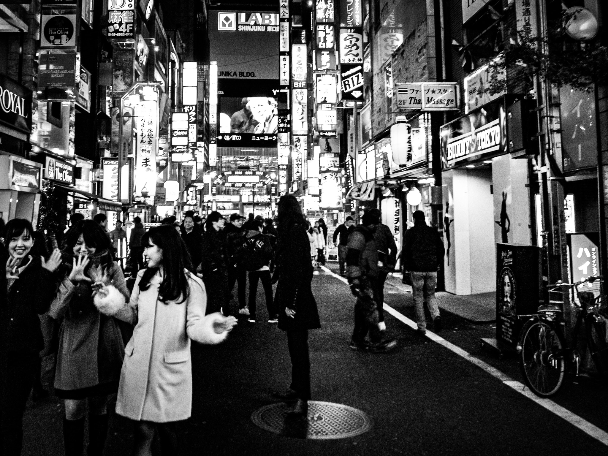 Ricoh GR DIGITAL 2 sample photo. Hustle and bustle photography