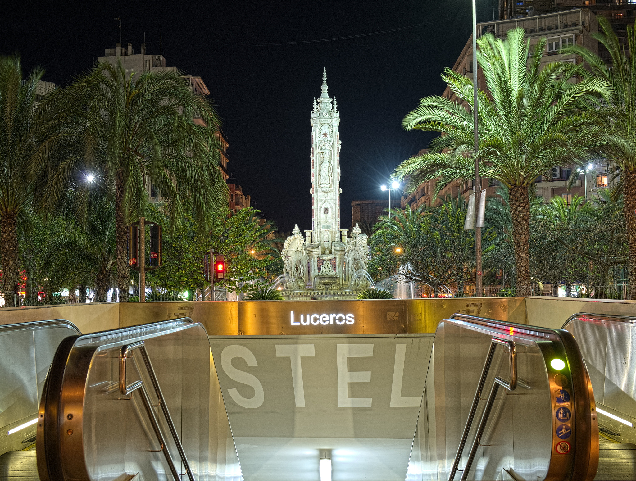 Fujifilm X-M1 + Fujifilm XF 18-55mm F2.8-4 R LM OIS sample photo. Plaza de los luceros de alicante photography