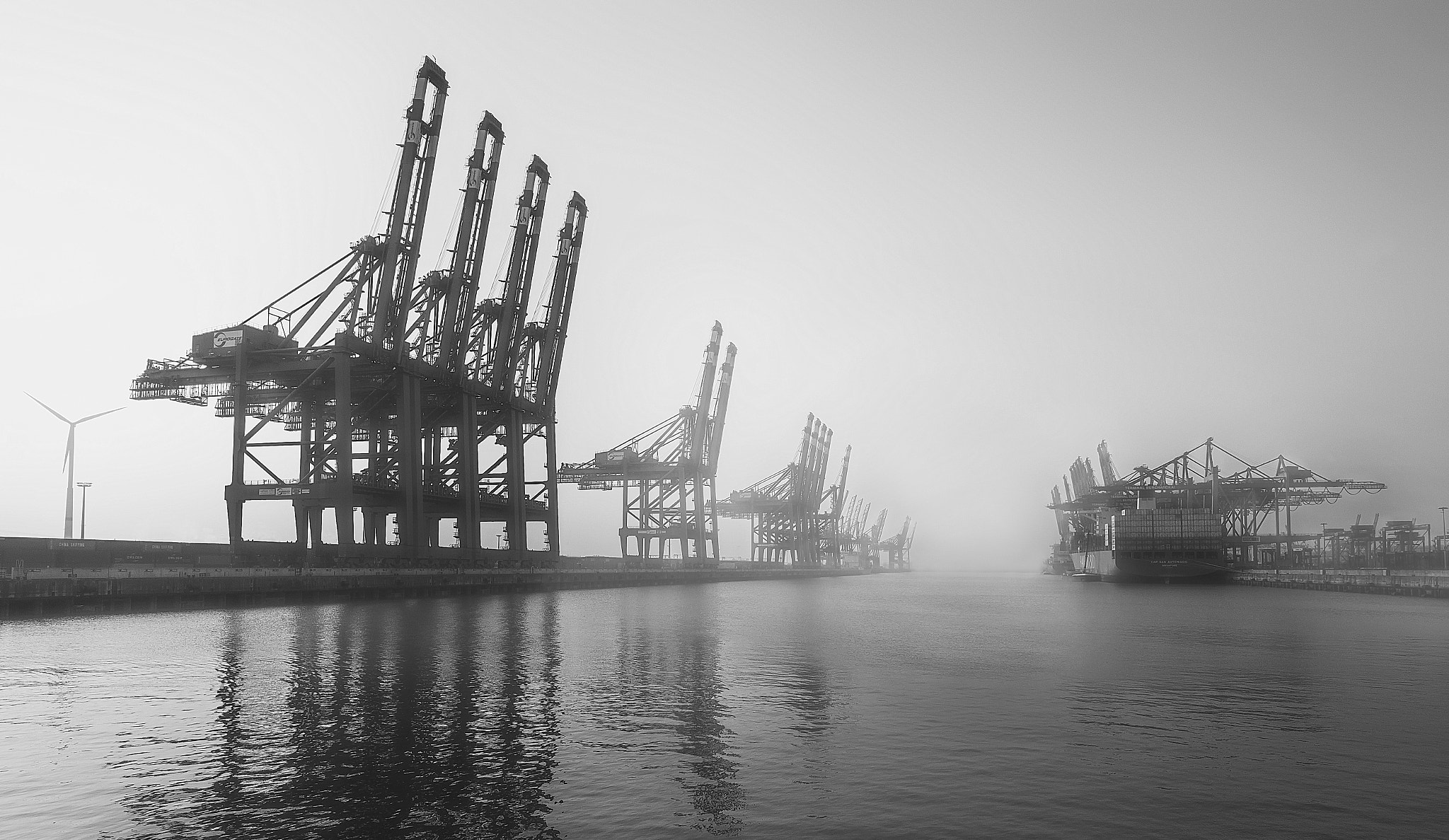Fujifilm X-T2 + Fujifilm XF 14mm F2.8 R sample photo. Hamburg harbour photography