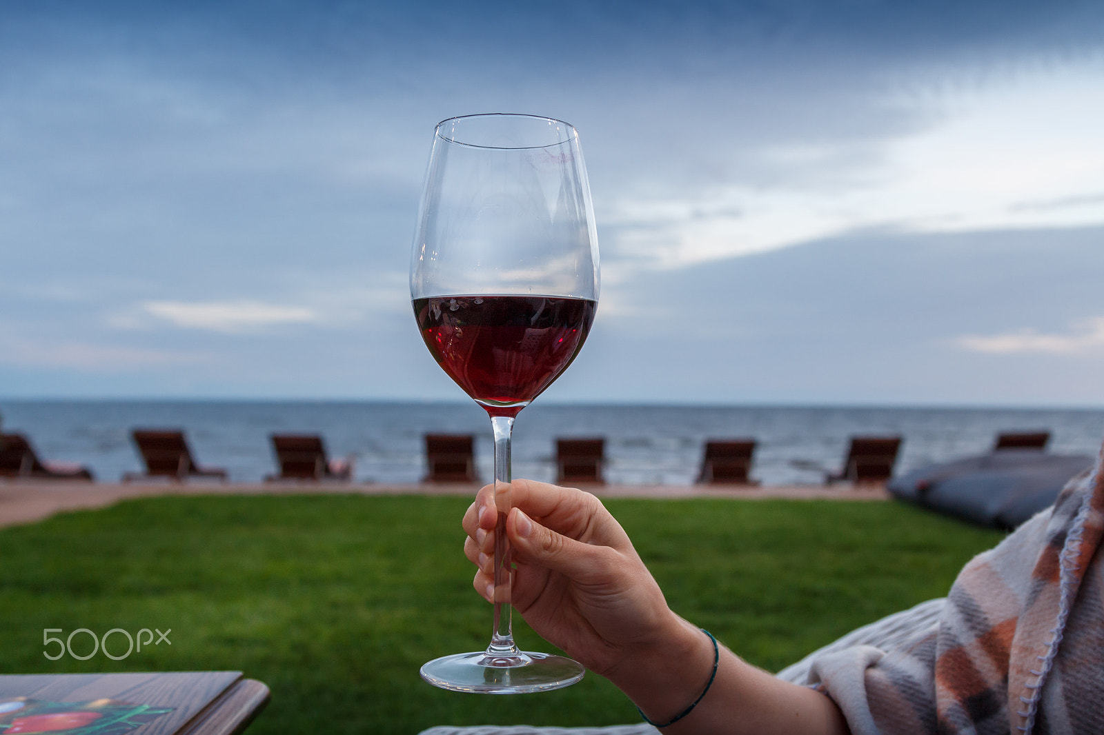 Canon EOS 650D (EOS Rebel T4i / EOS Kiss X6i) + Canon EF 24-105mm F4L IS USM sample photo. Wine at seaside photography