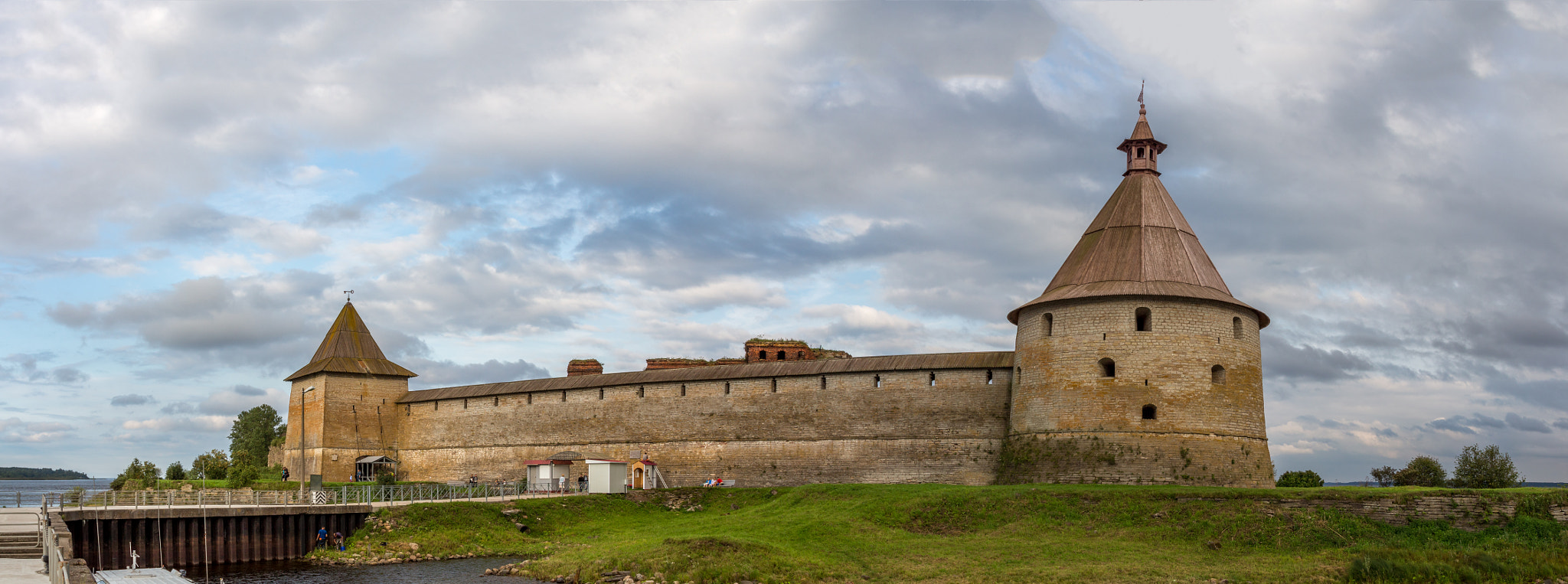 Canon EOS 650D (EOS Rebel T4i / EOS Kiss X6i) + Canon EF 24-105mm F4L IS USM sample photo. Oreshek castle panorama photography