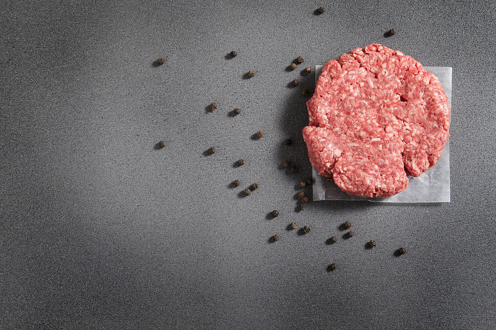 Canon EOS-1D X sample photo. Single raw hamburger photography