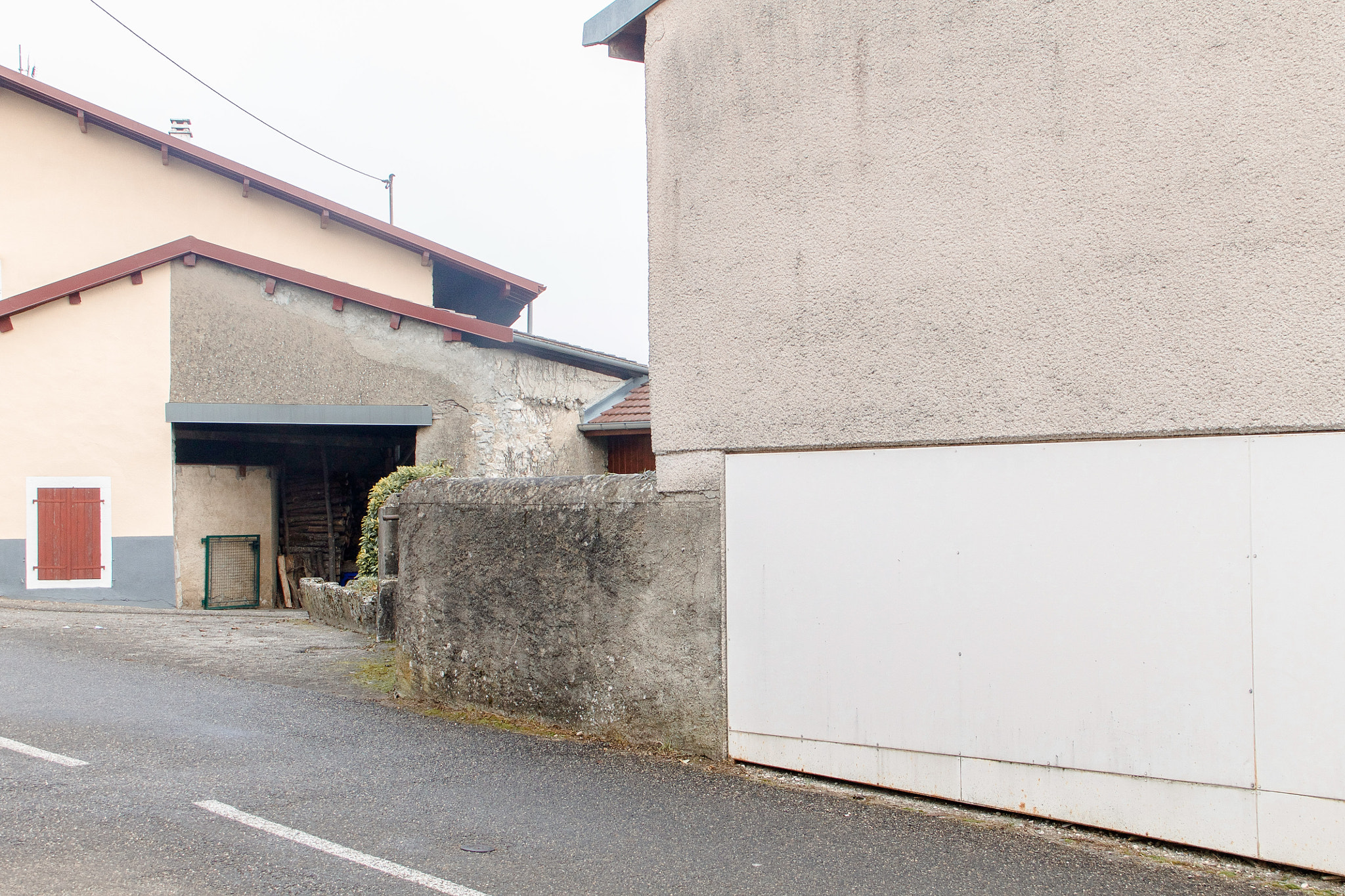 Canon EF-S 18-200mm F3.5-5.6 IS sample photo. Le village photography