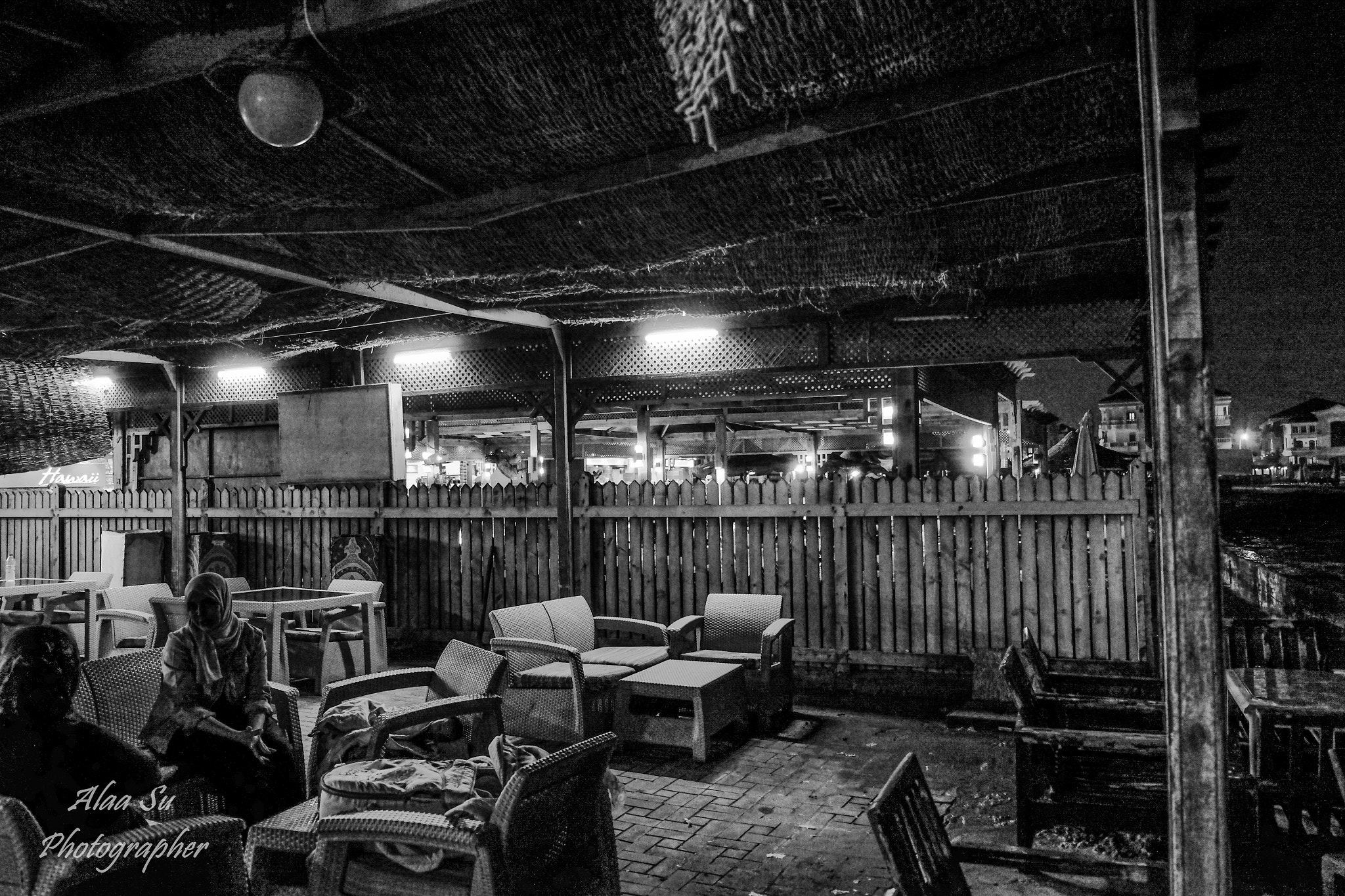 Fujifilm X-E2S + Fujifilm XF 18-55mm F2.8-4 R LM OIS sample photo. Cafe photography