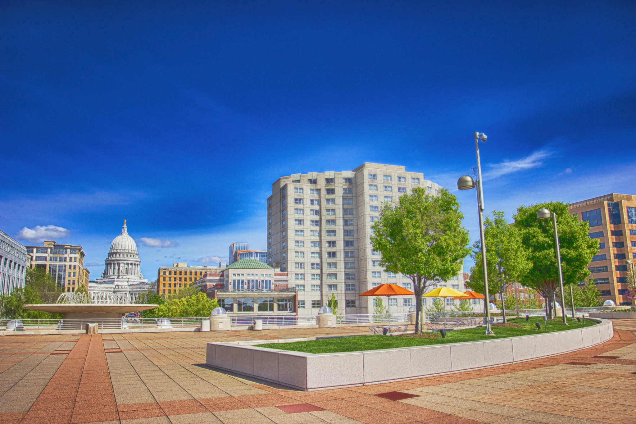 Canon EOS 600D (Rebel EOS T3i / EOS Kiss X5) sample photo. Rooftop of the monona terrace photography