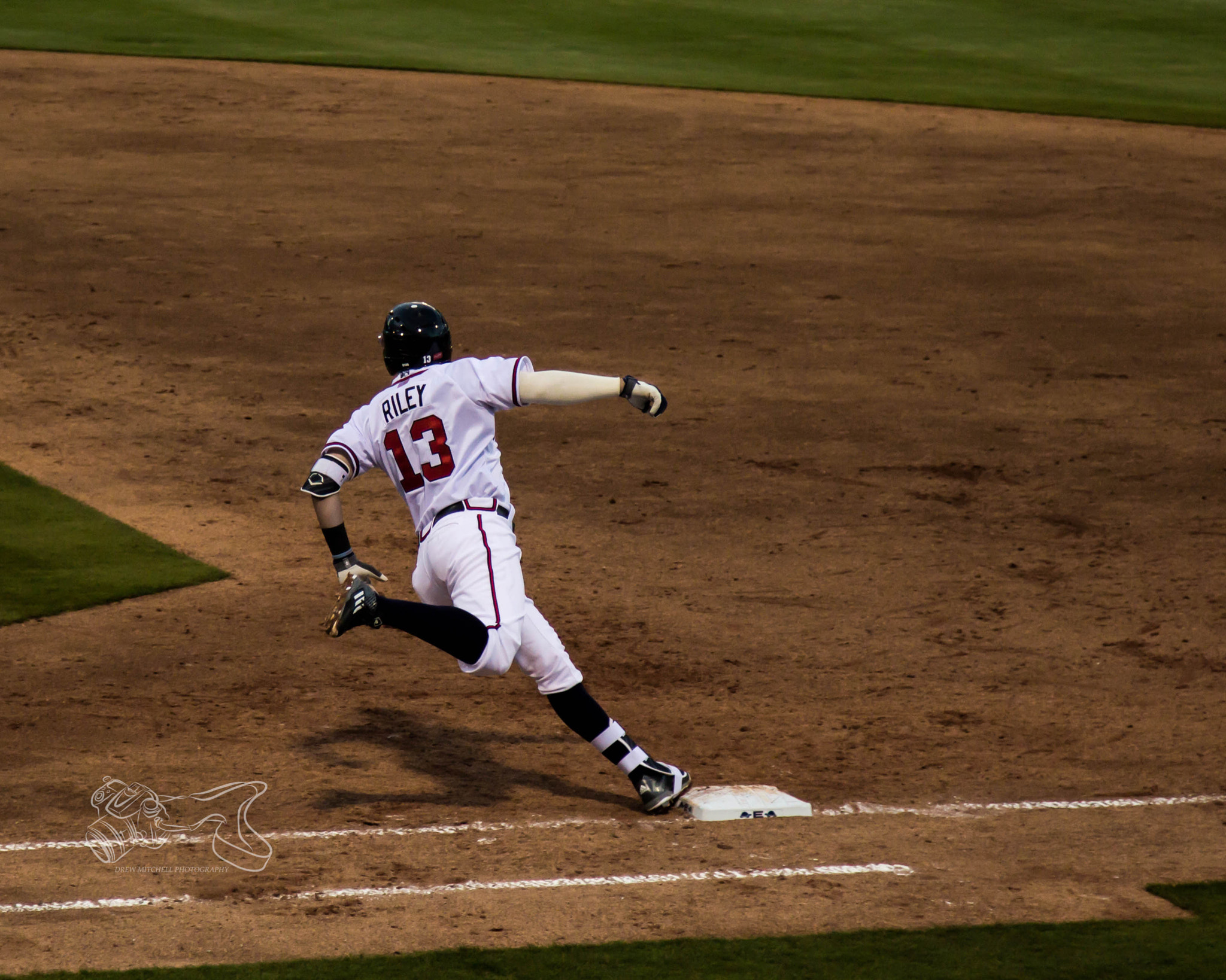Canon EOS 600D (Rebel EOS T3i / EOS Kiss X5) sample photo. #13 rounding first after a solid base hit photography