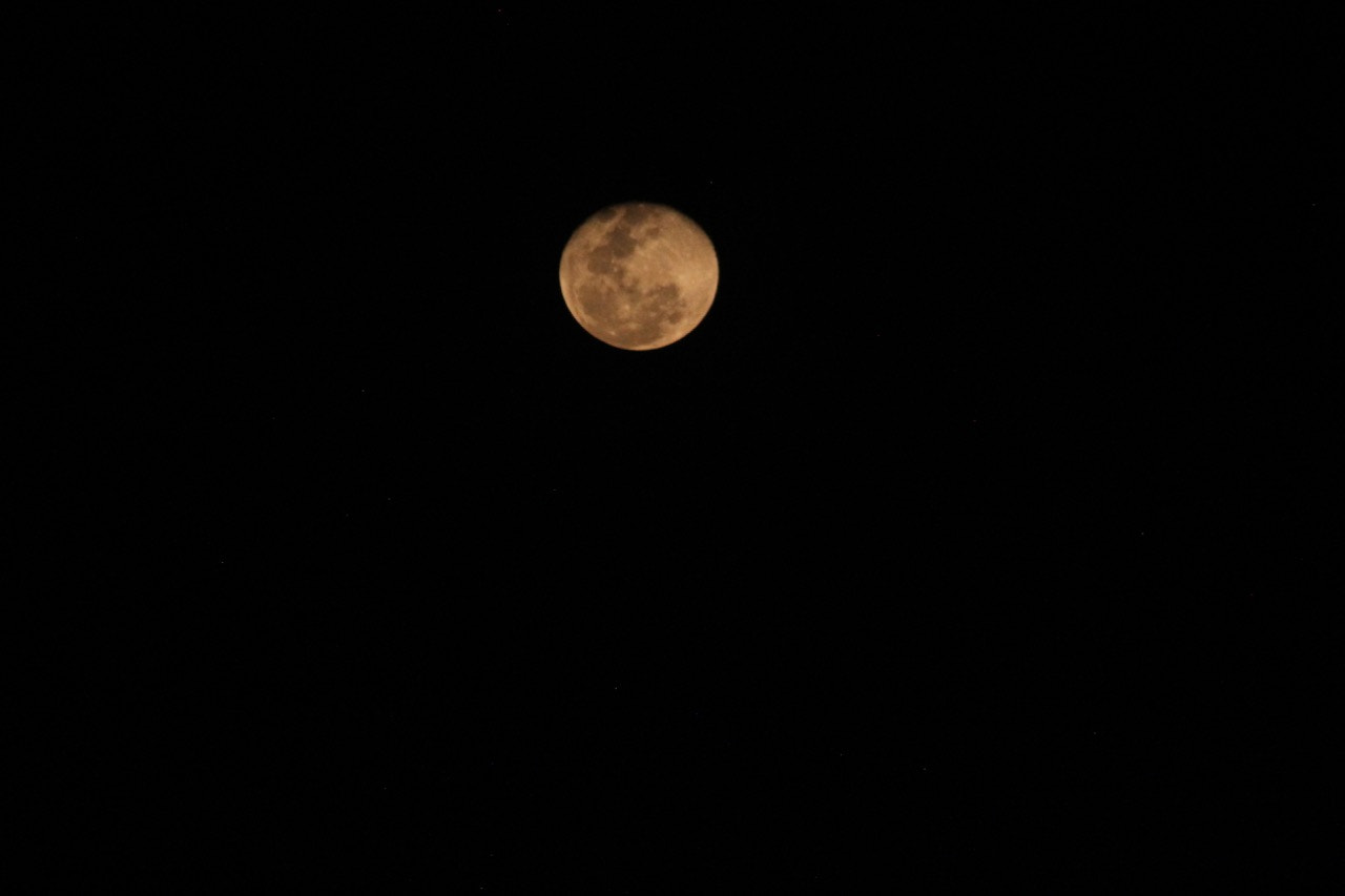 Canon EOS 60D + Canon EF 75-300mm f/4-5.6 USM sample photo. Moon two nights ago... photography