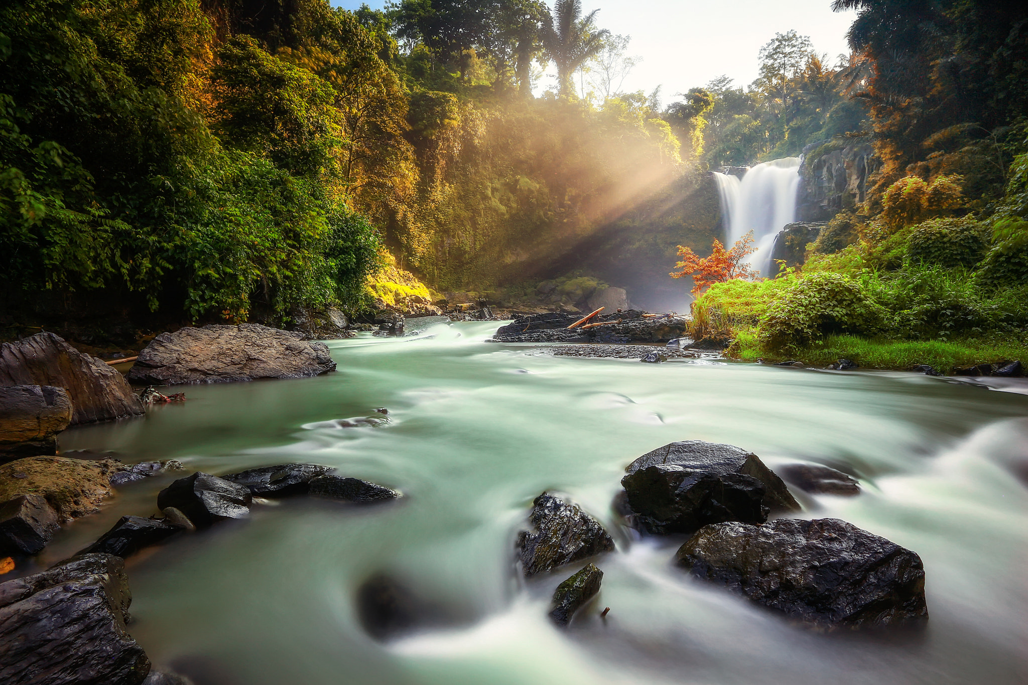 Canon EF-S 10-22mm F3.5-4.5 USM sample photo. Tegenungan waterfall photography