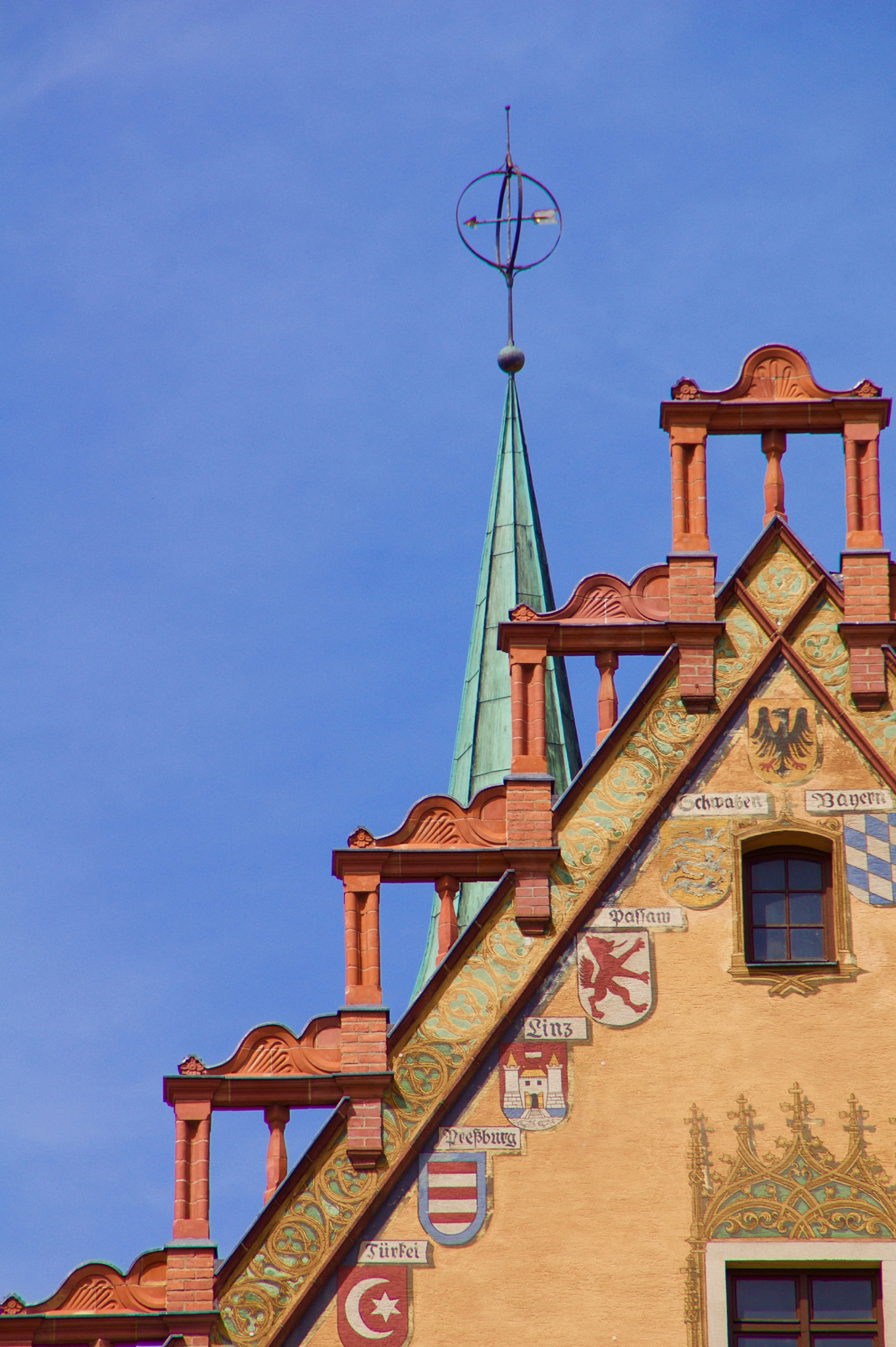 Sony DT 18-200mm F3.5-6.3 sample photo. Roof in ulm photography