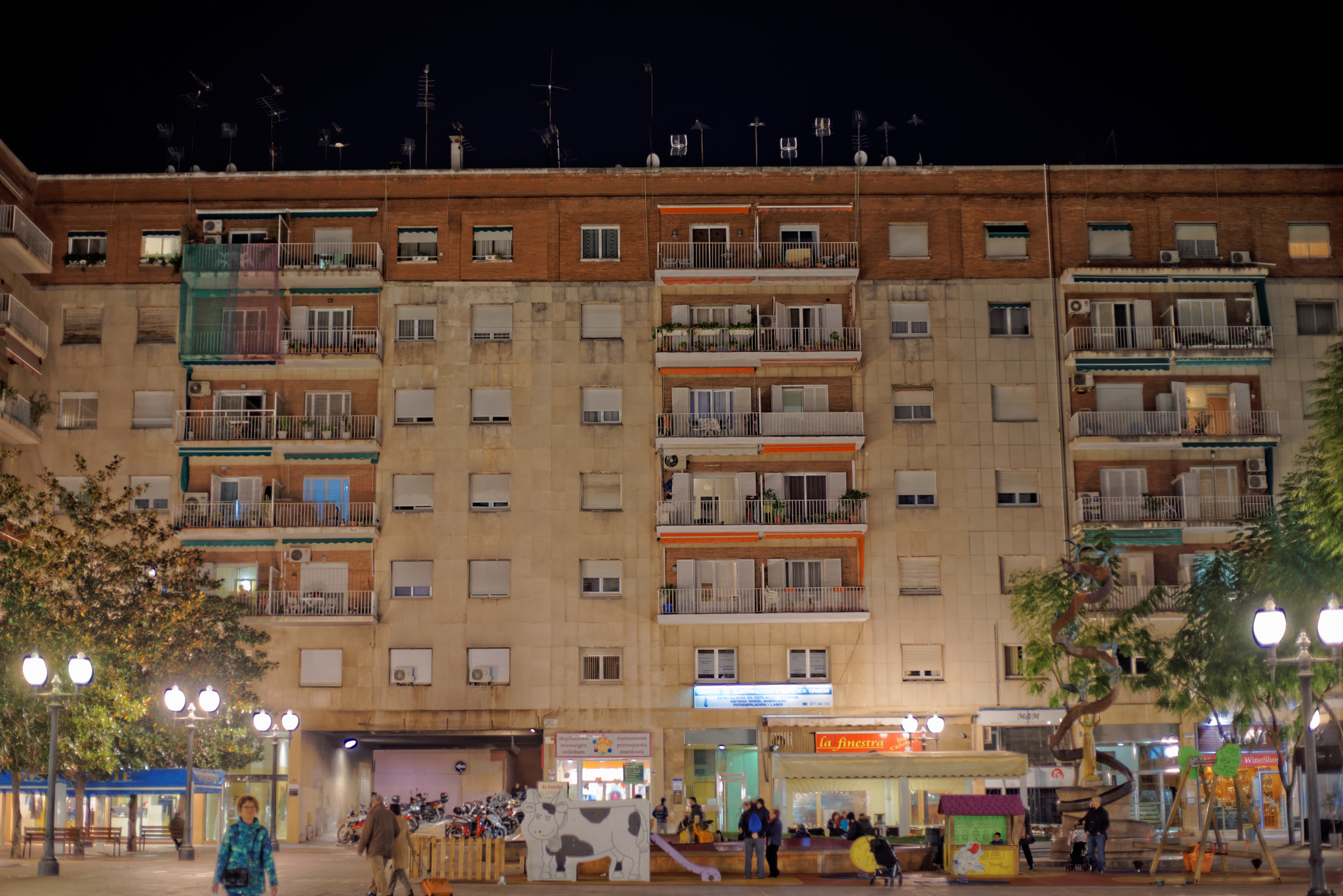 Sony a7R + Sony DT 50mm F1.8 SAM sample photo. Plaça verdaguer photography