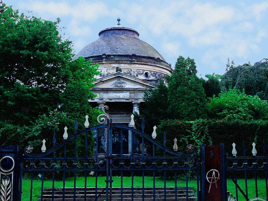 Olympus E-10 sample photo. Mausoleum carstanjen - bonn photography