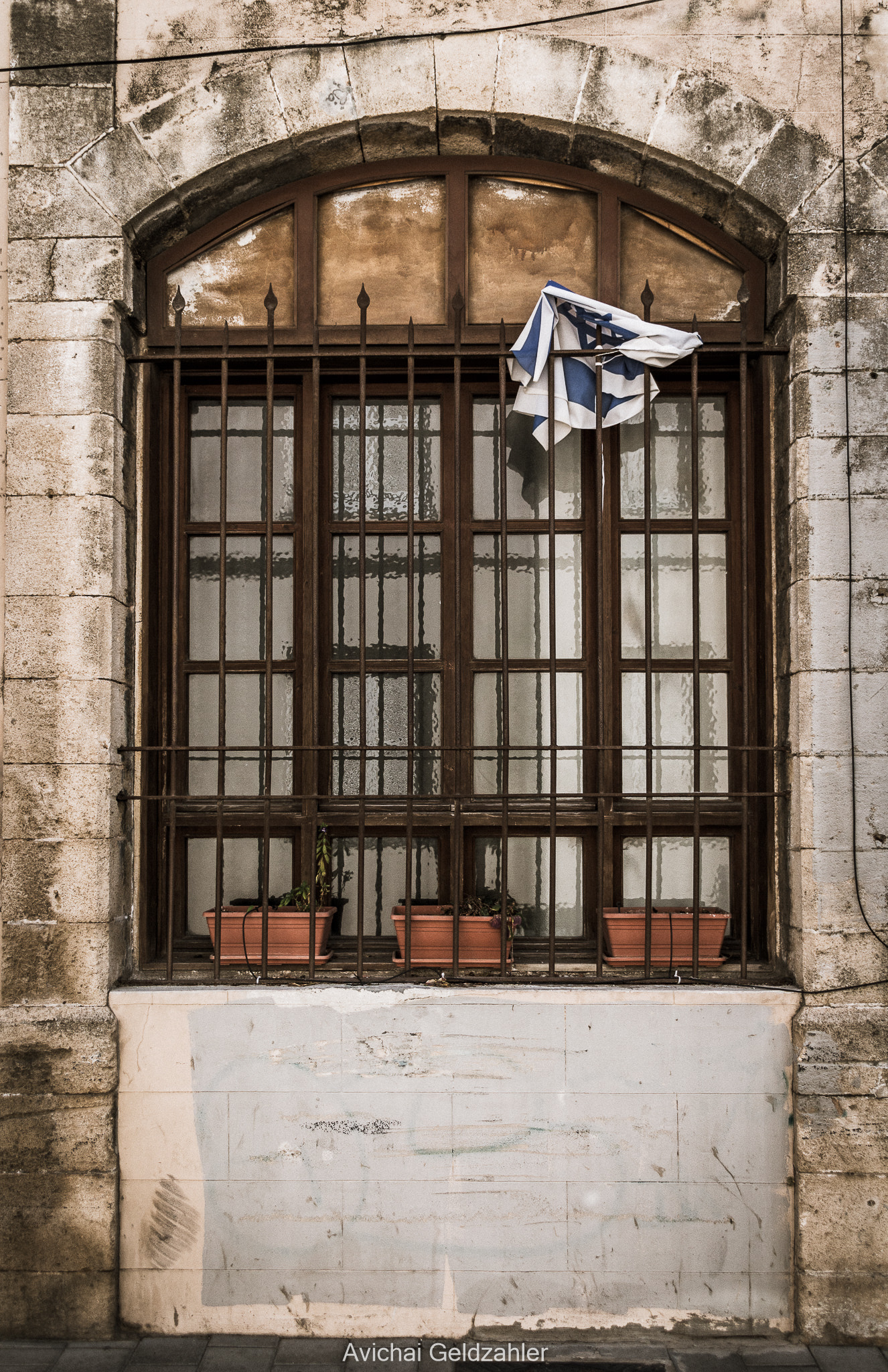 Canon EOS 700D (EOS Rebel T5i / EOS Kiss X7i) + Canon TS-E 90mm F2.8 Tilt-Shift sample photo. A wrinkled flag photography