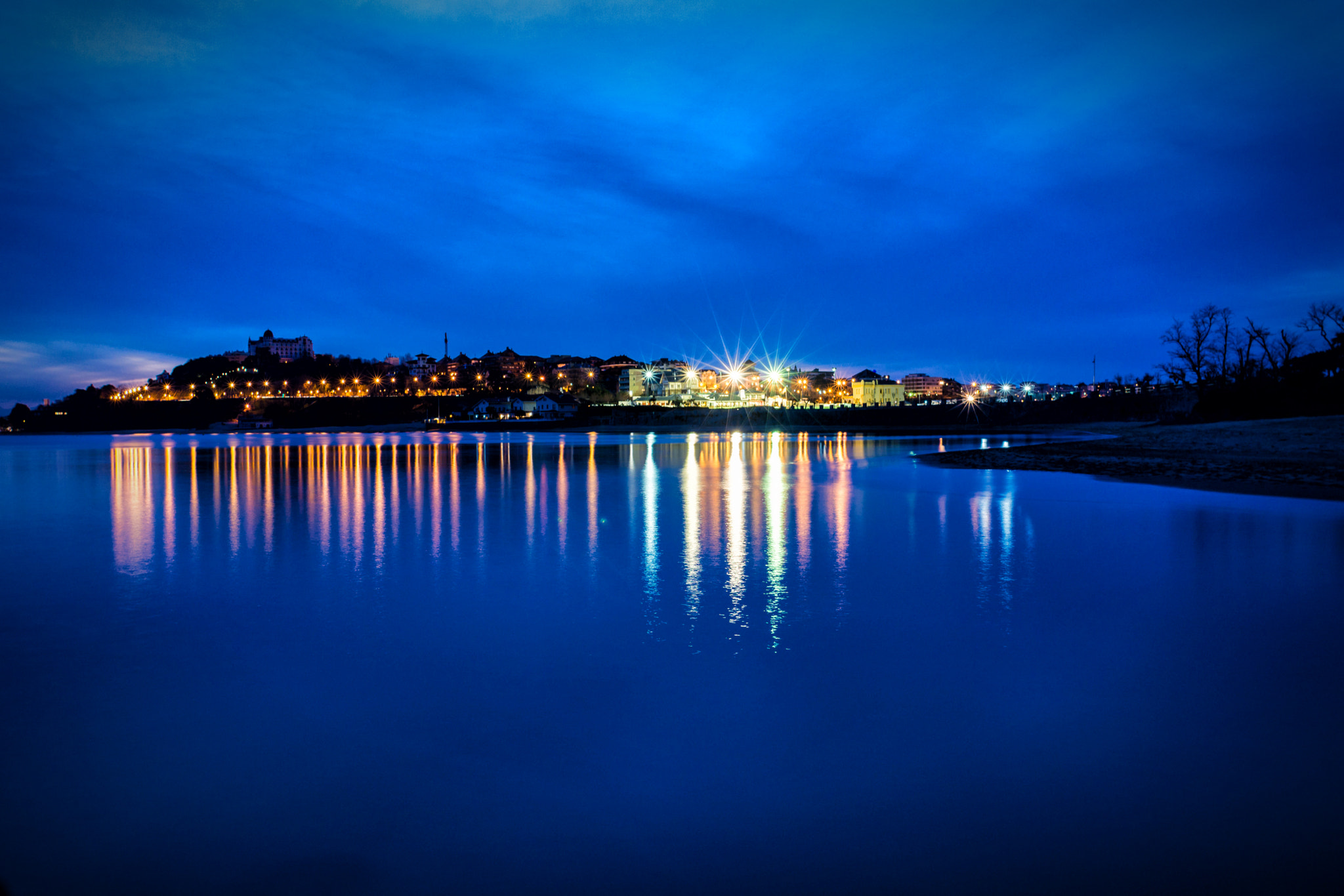 Nikon D7100 + Nikon AF Nikkor 20mm F2.8D sample photo. Santander bay photography