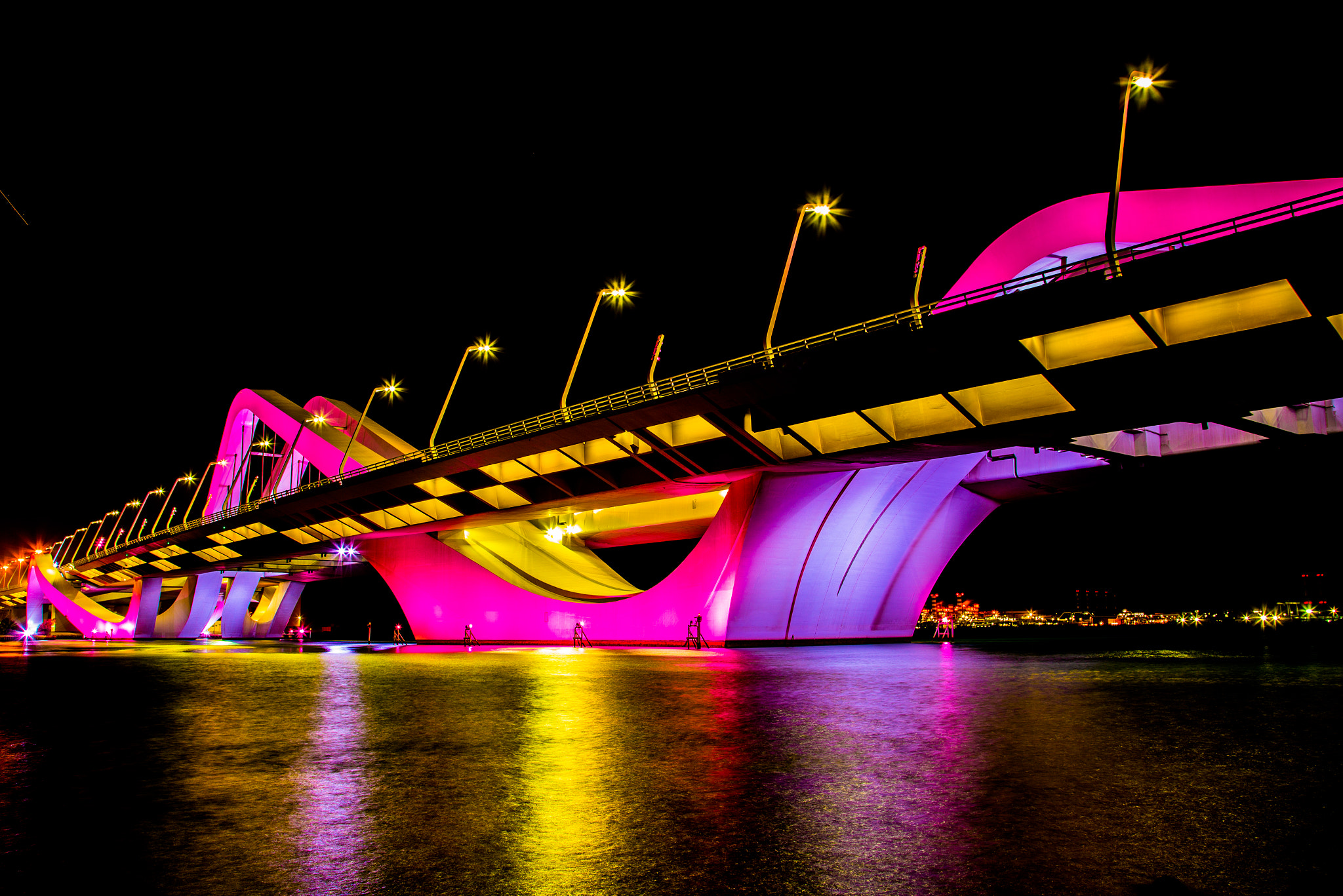 Glowing @ Sheikh Zayed Bridge, Abu Dhabi by Raees Uzhunnan / 500px