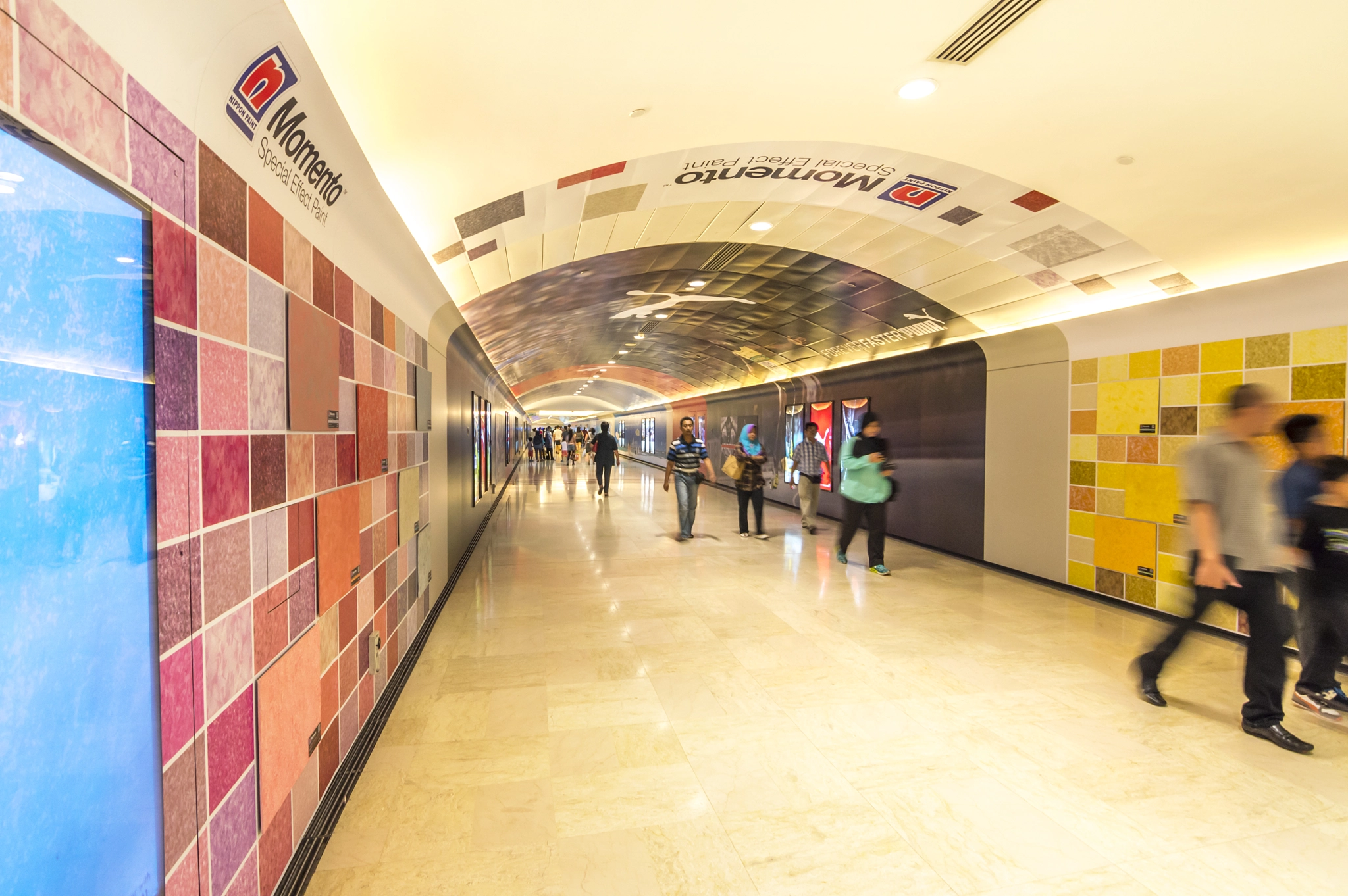 Nikon D3200 sample photo. Kuala lumpur, malaysia - november 02, 2014: tunnel to aquaria klcc in petronas twin towers. suria... photography