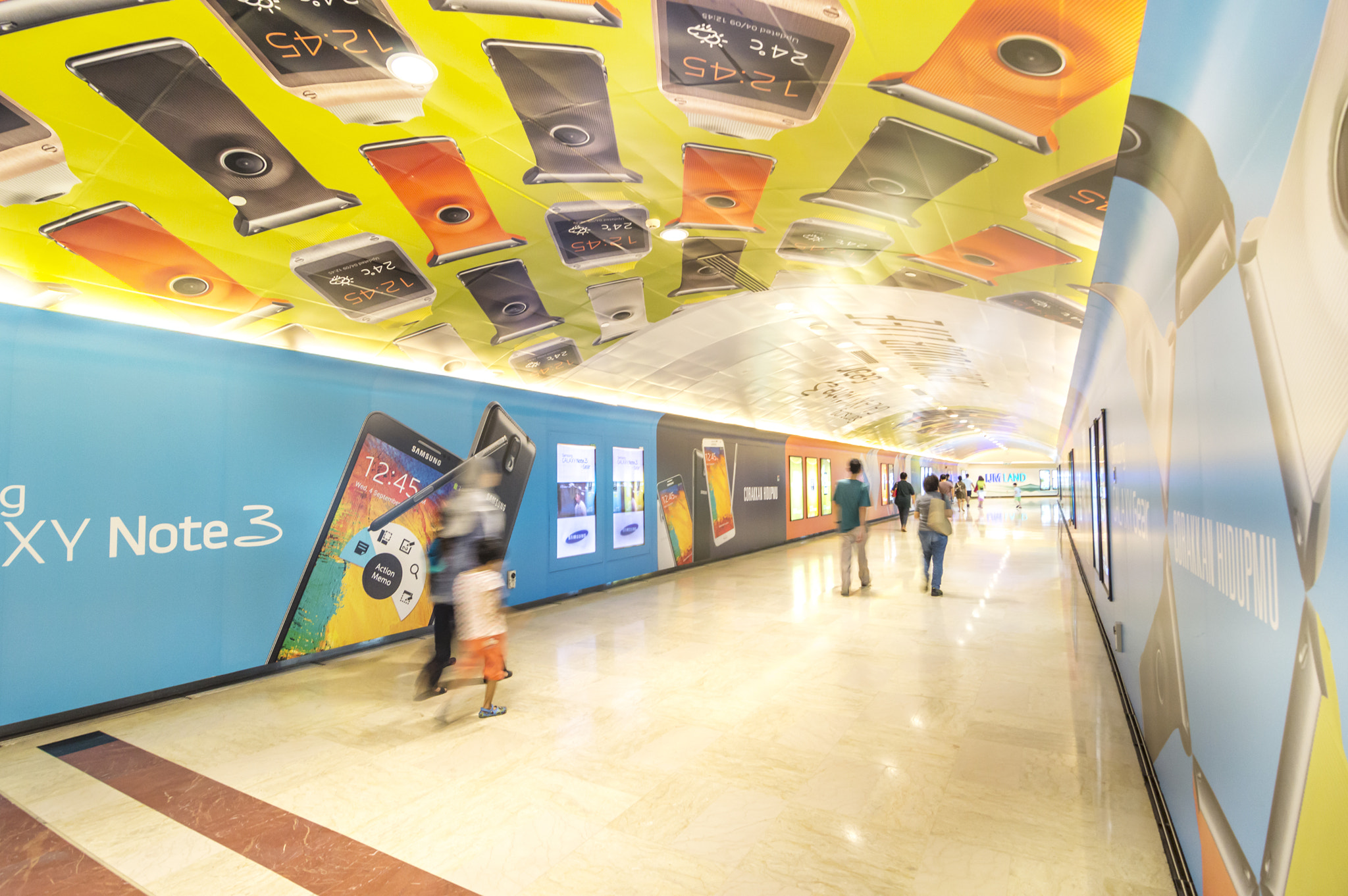 KUALA LUMPUR, MALAYSIA - NOVEMBER 02, 2014: Tunnel to Aquaria KLCC in Petronas Twin Towers. Suria...