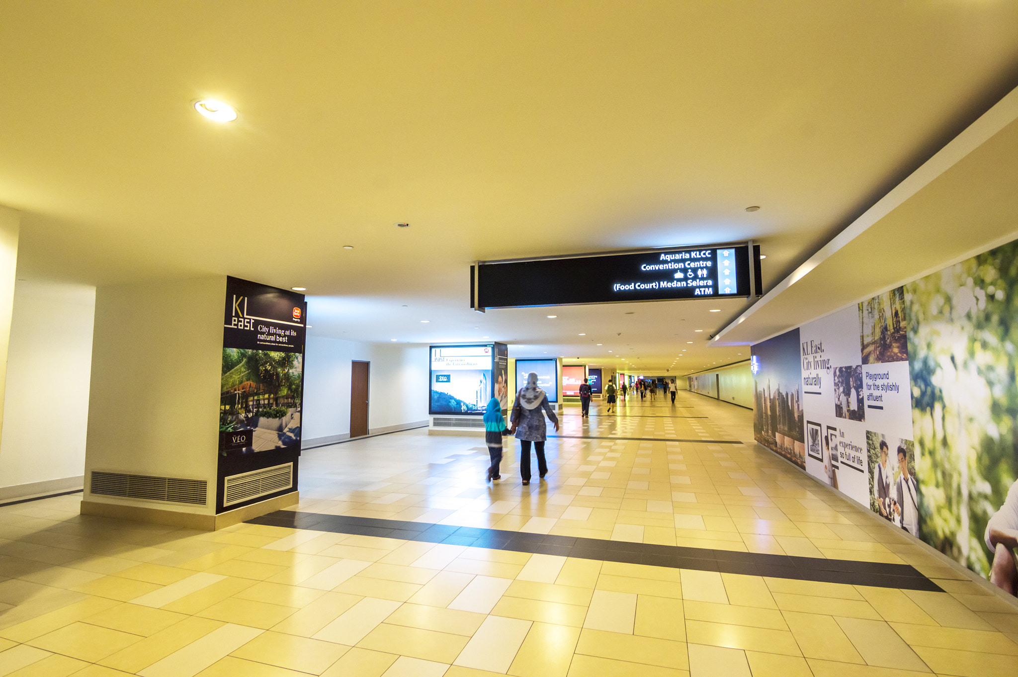 Nikon D3200 sample photo. Kuala lumpur, malaysia - november 02, 2014: tunnel to aquaria klcc in petronas twin towers. suria... photography