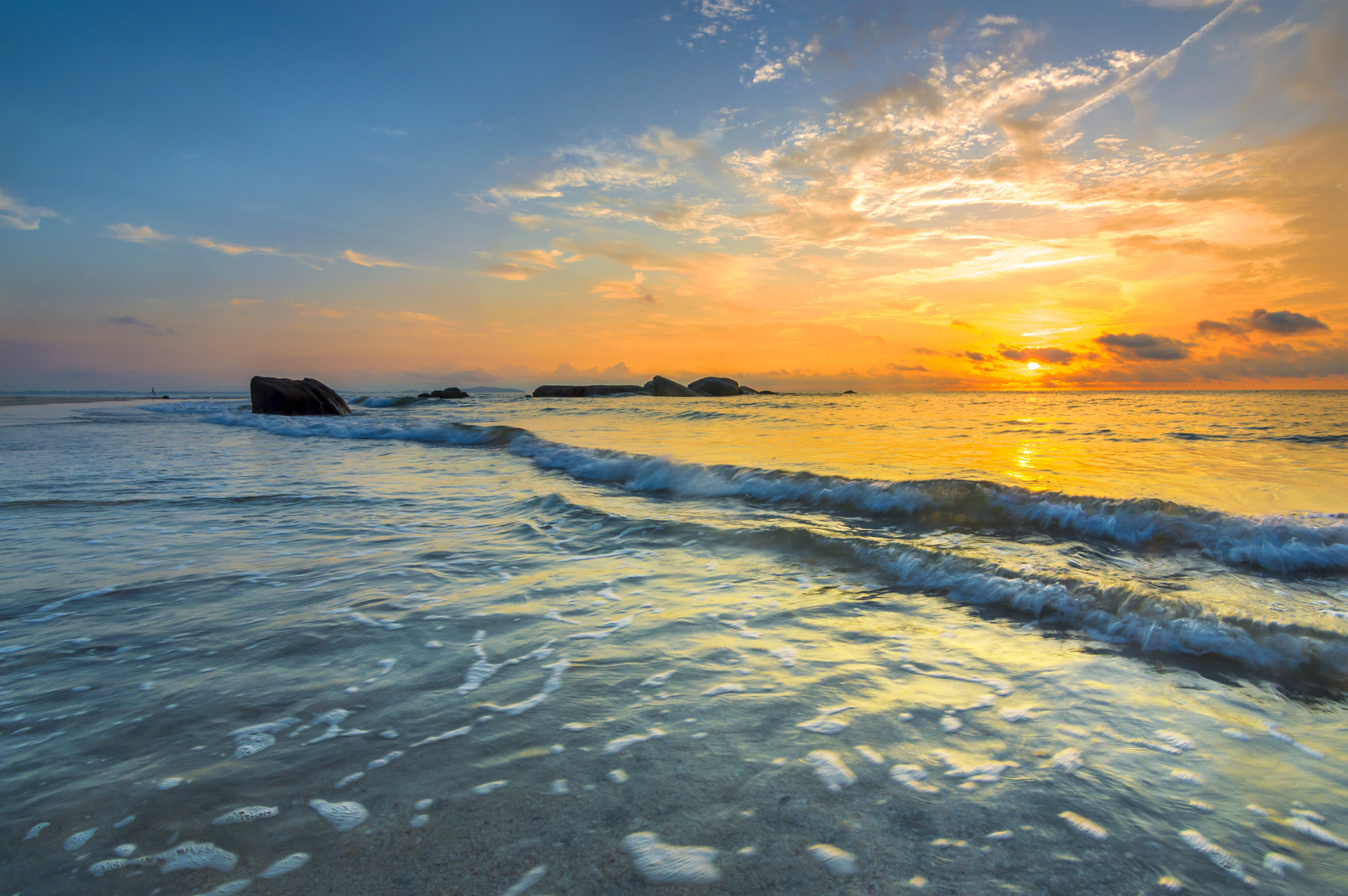 Nikon D3200 sample photo. Beach with sunrise background photography