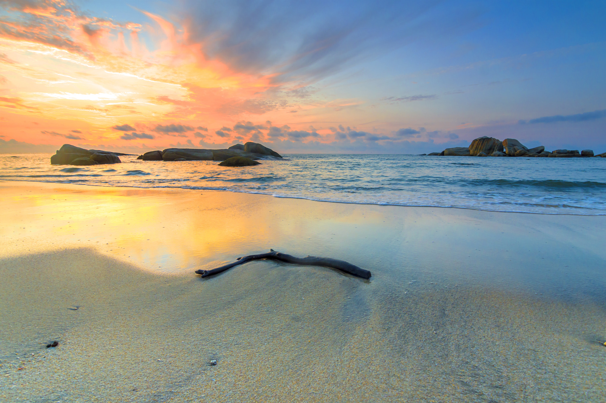 Nikon D3200 sample photo. Beach with sunrise background photography