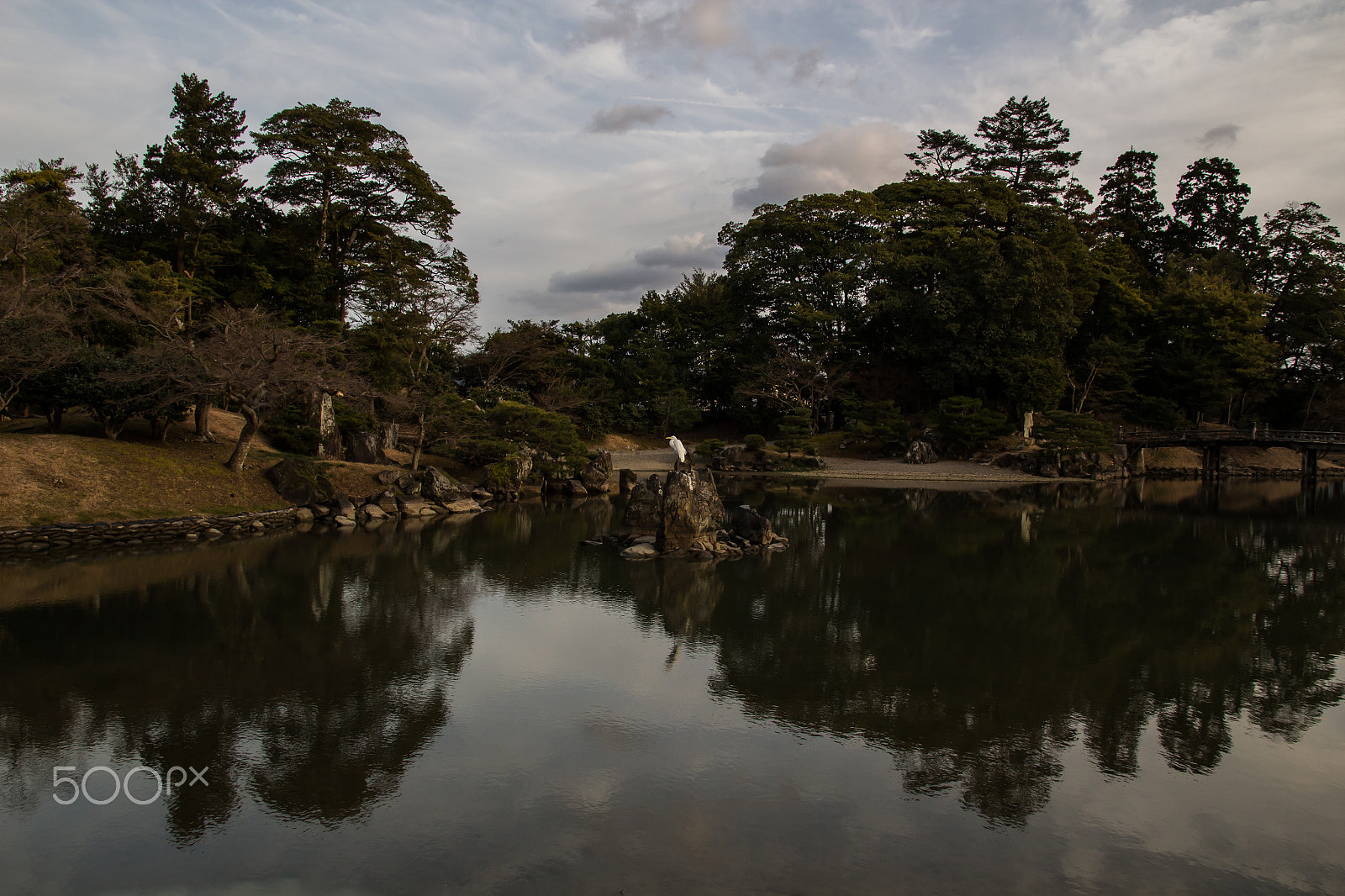Canon EOS 700D (EOS Rebel T5i / EOS Kiss X7i) + Canon EF-S 17-55mm F2.8 IS USM sample photo. Japanese garden photography