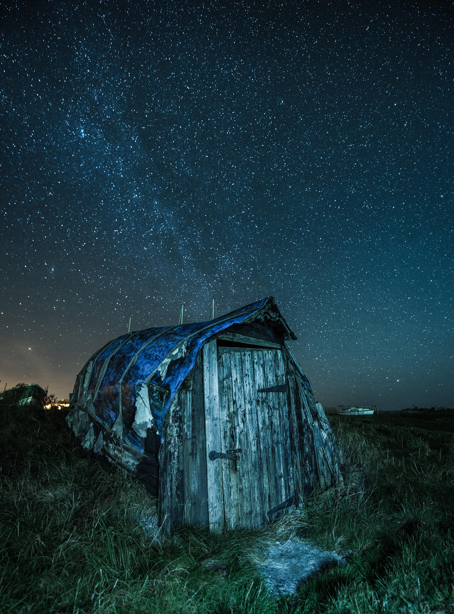 Nikon AF-S Nikkor 14-24mm F2.8G ED sample photo. Lindisfarne blue photography
