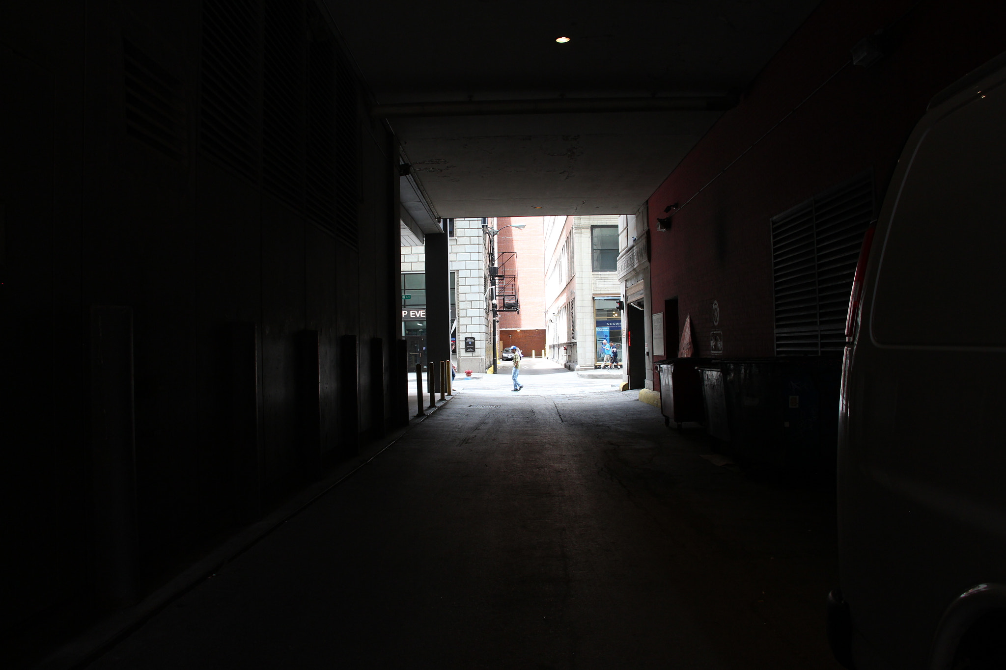 Canon EOS 650D (EOS Rebel T4i / EOS Kiss X6i) + Canon EF 50mm f/1.8 sample photo. Alone in these streets photography