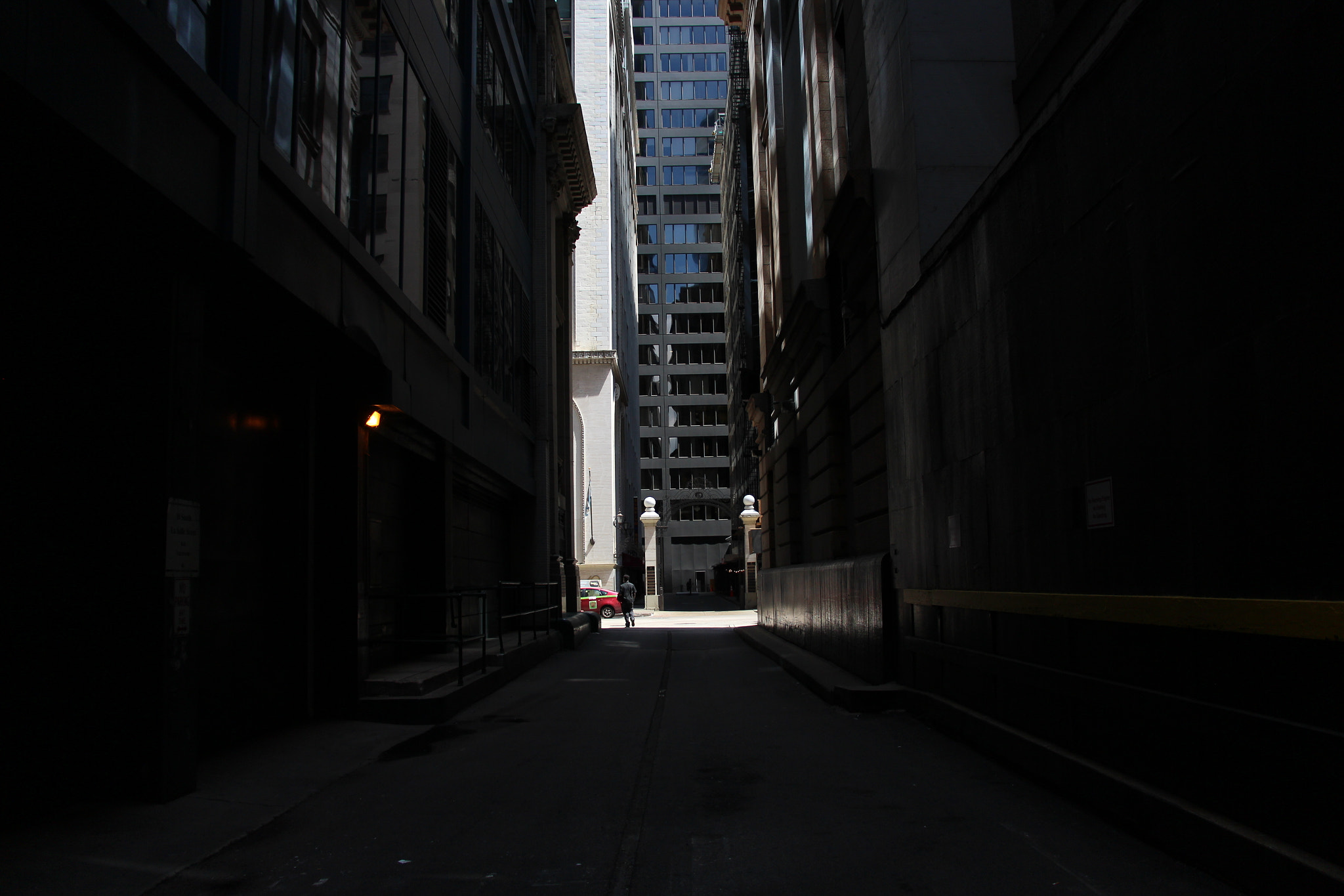 Canon EOS 650D (EOS Rebel T4i / EOS Kiss X6i) + Canon EF 50mm f/1.8 sample photo. Focus on the light photography