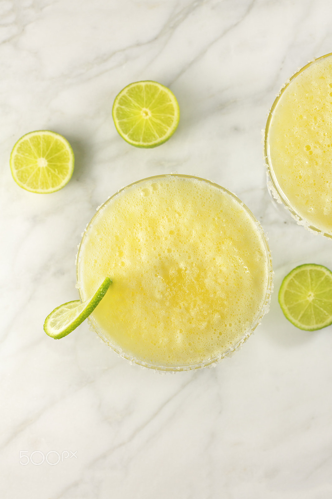 Canon EOS 5DS R sample photo. Lemon margarita cocktails with limes and copy space photography