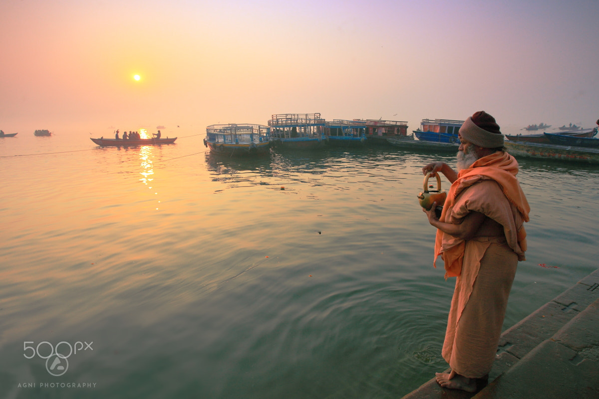 Canon EF 17-40mm F4L USM sample photo. A sadhu doing ganga namaskar at varanasi photography